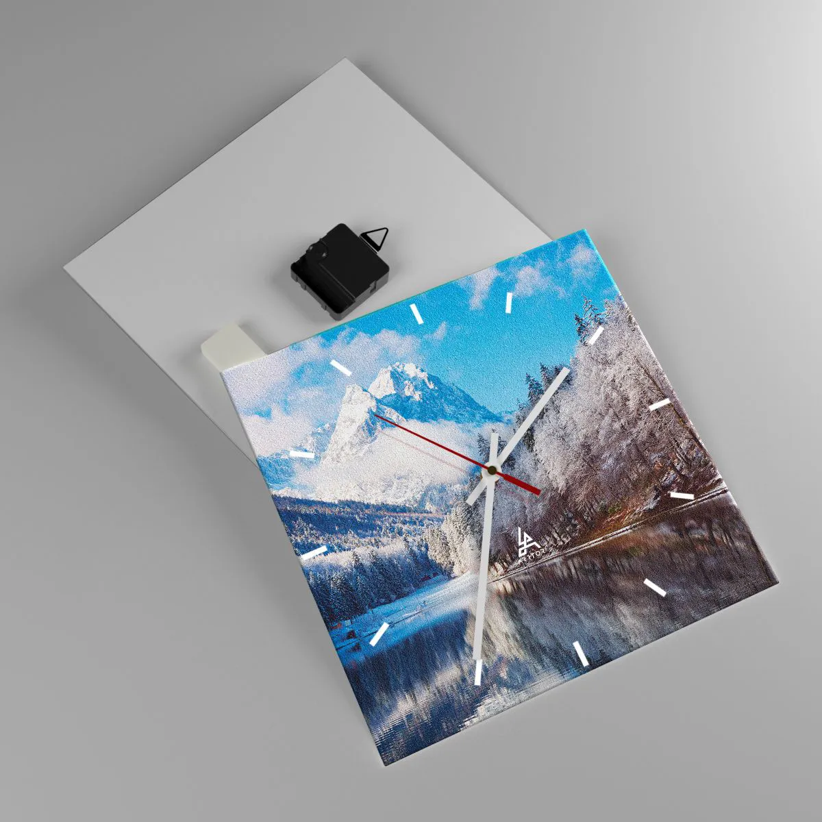 Reloj de pared - Reloj de vidrio - Paisaje invernal de montaña con árboles cubiertos de nieve y un lago. - 30x30cm - Guardia de nieve - Decoración de pared moderna para salón y dormitorio ARTTOR