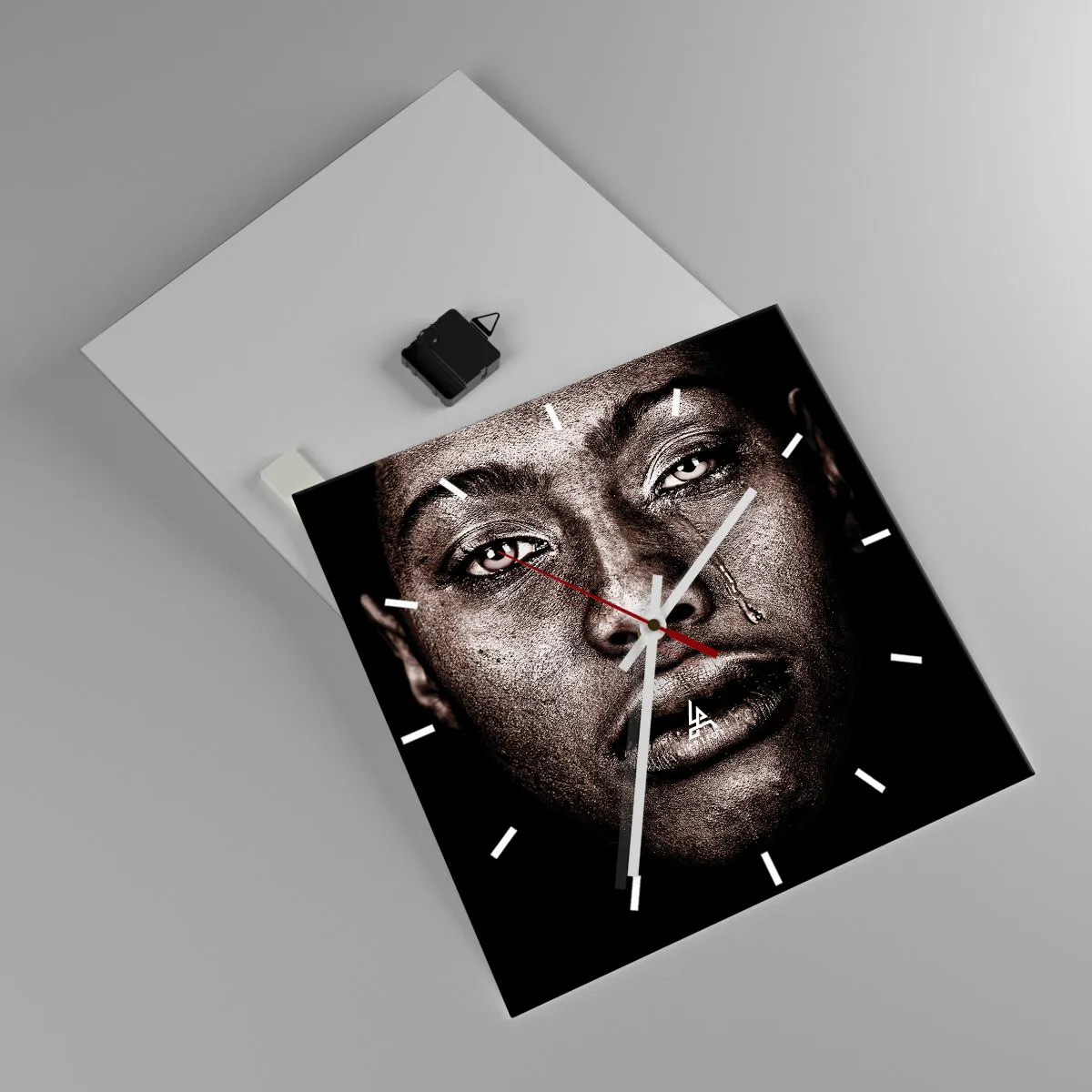 Väggklocka - Klocka på glas - En tår - 40x40 cm