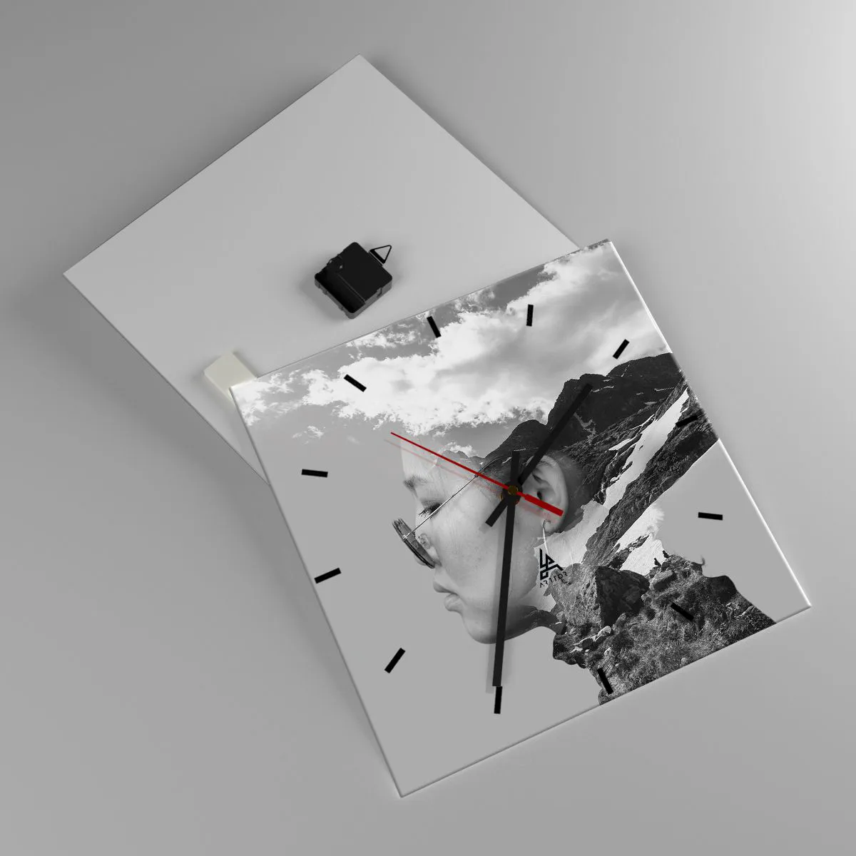 Nástěnné hodiny - Povznešen portrét v oblacích - 40x40 cm