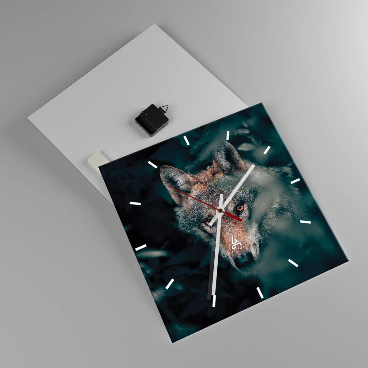 Nástěnné hodiny - Predátor - 40x40 cm