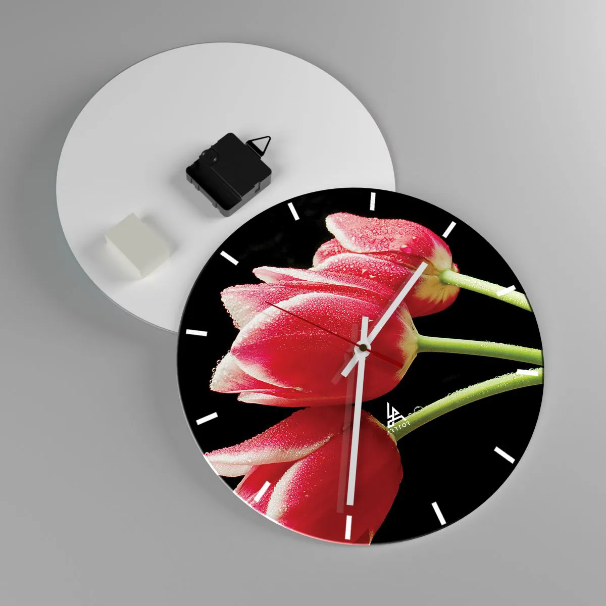 Ceas de perete - Ceas pe sticlă - Lalele roșii cu picături de apă pe fundal negru - 30x30cm - Promisiunea unei iubiri pure - Decorațiune modernă pentru perete pentru living, bucătărie și dormitor ARTTOR