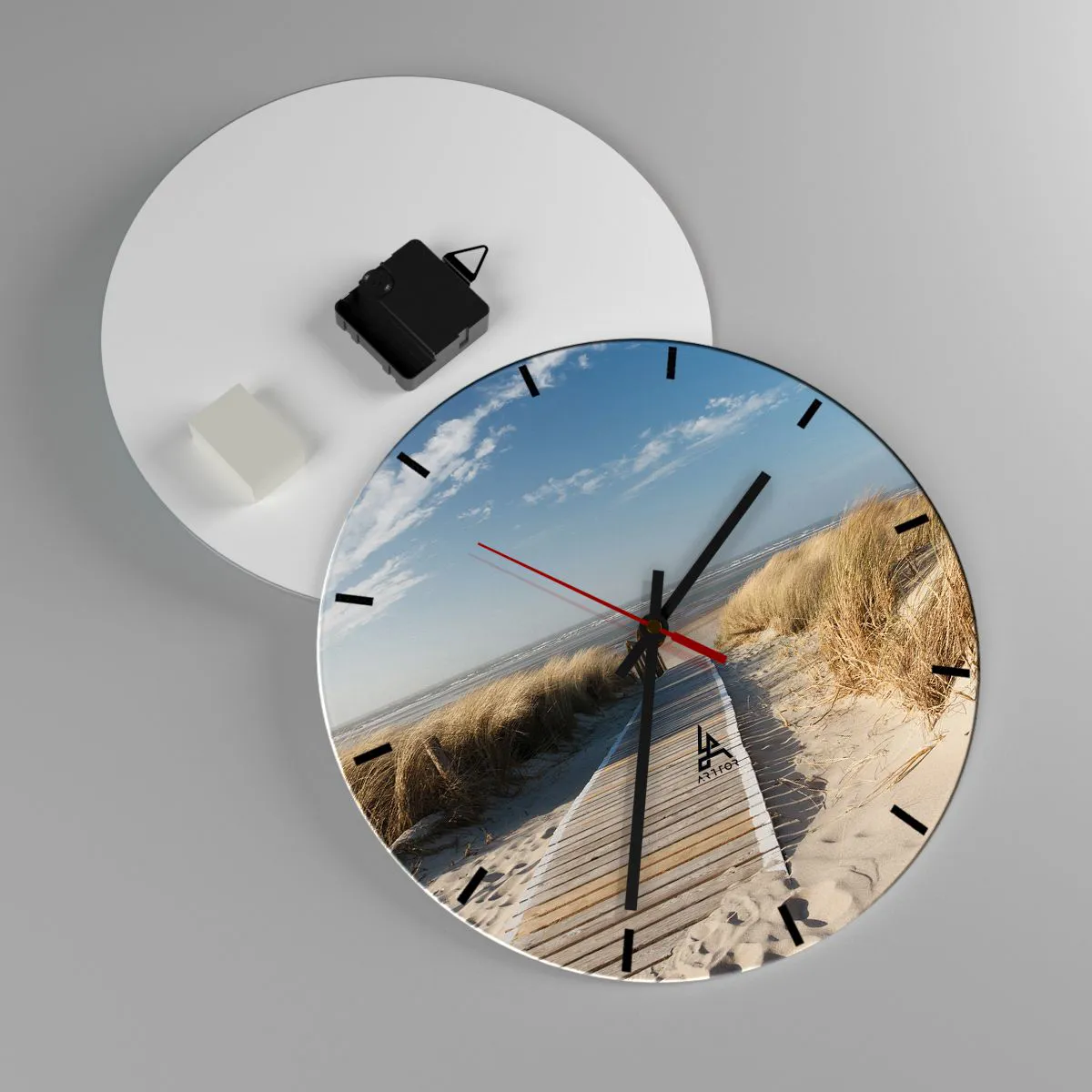 Reloj de pared - Reloj de vidrio - Camino de madera en la playa con vistas al mar. - 30x30cm - Más allá de la duna, en el susurro de la naturaleza - Decoración de pared moderna para salón, cocina y dormitorio ARTTOR