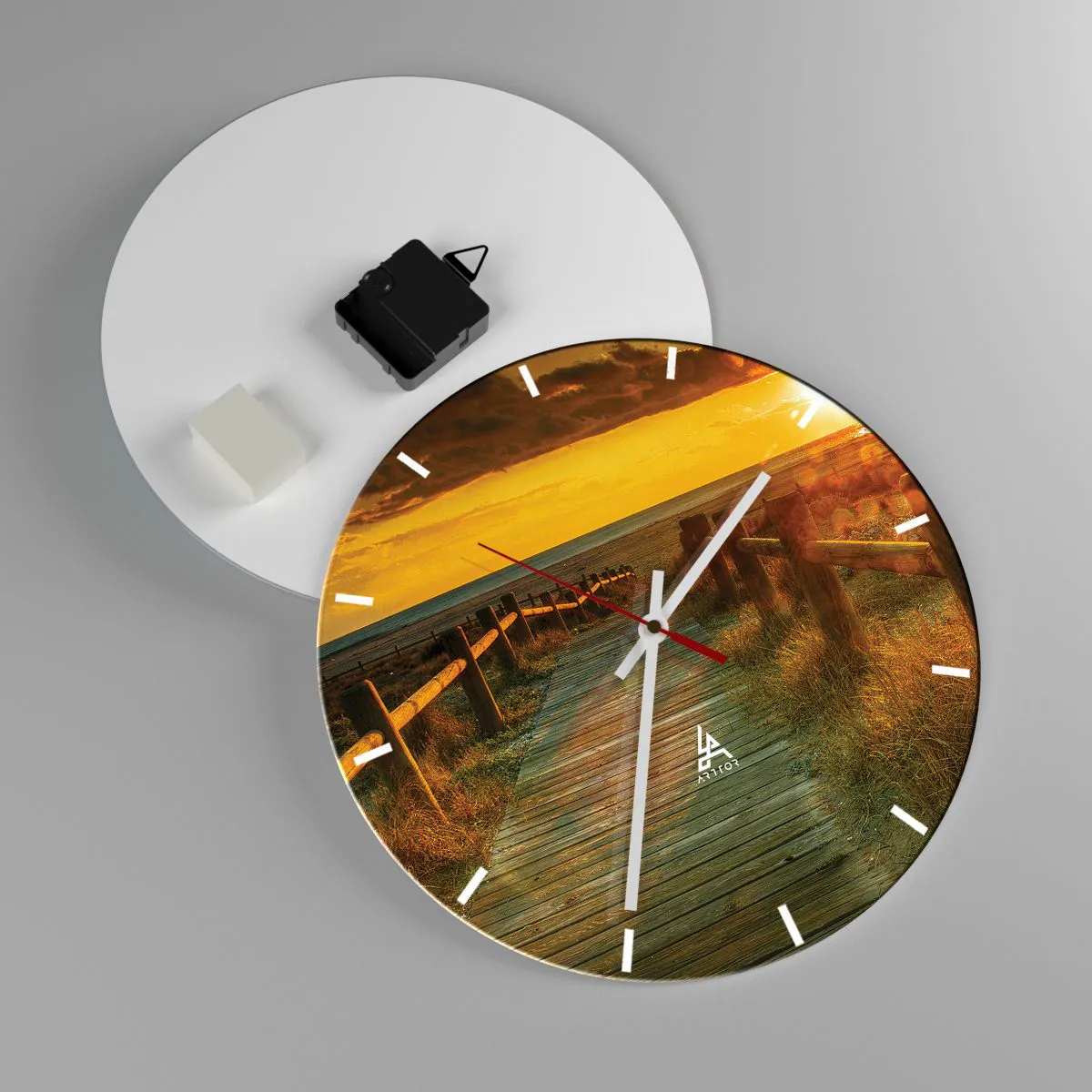 Väggklocka - Klocka på glas - Solnedgång över trästigen - 30x30cm - Doppade i gammalt guld - Modern väggdekoration för vardagsrum, kök och sovrum ARTTOR