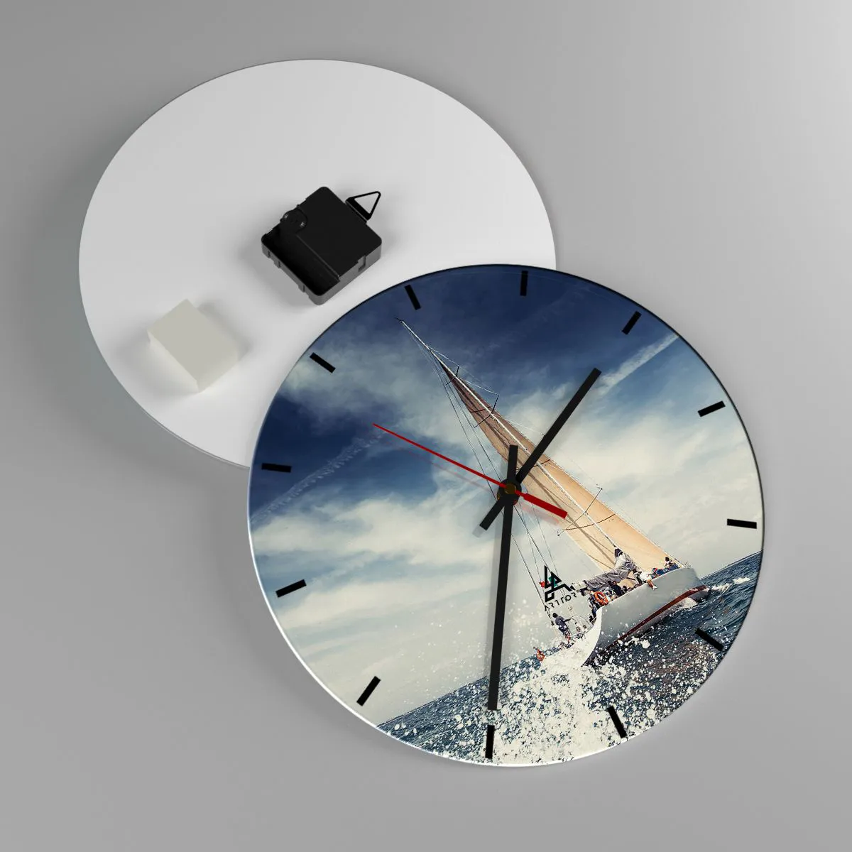 Ceas de perete - Ceas pe sticlă - Un iaht pe o mare furtunoasă sub un cer albastru - 30x30cm - Nu ne vor prinde din urmă! - Decorațiune modernă pentru perete pentru living, bucătărie și dormitor ARTTOR