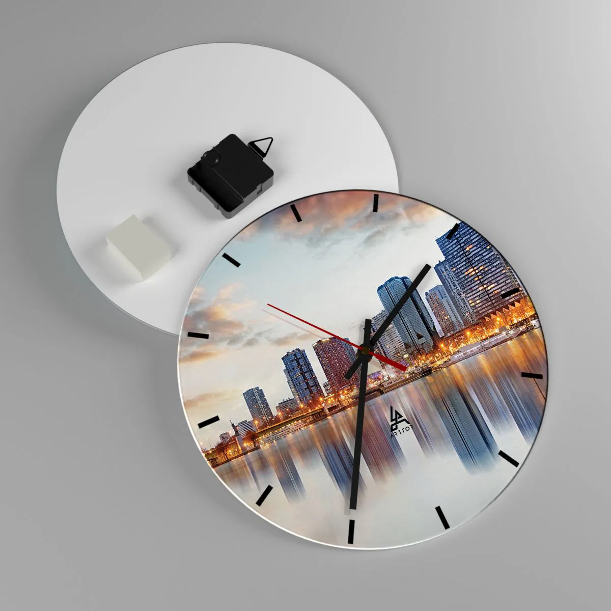Falióra, Óra - A város panorámája tükröződéssel a vízben - 30x30cm - Párizs monumentális nyugalma - Modern fali dekoráció nappalihoz, konyhához és hálószobához ARTTOR