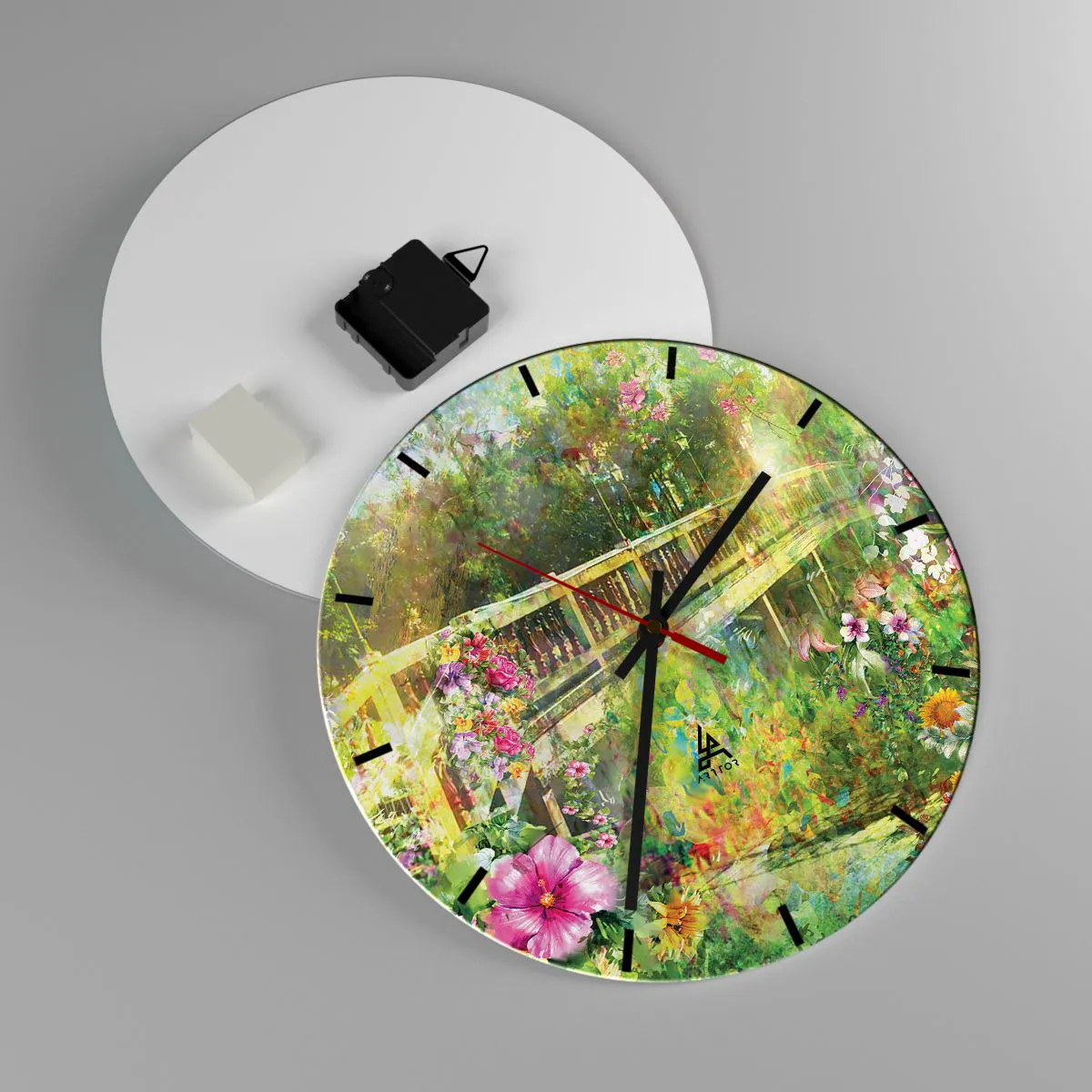 Relógio de parede - Relógio em vidro - Uma ponte cercada por flores no jardim de verão - 30x30cm - A ponte dos suspiros da primavera - Decoração de parede moderna para a sala de estar, cozinha e quarto ARTTOR