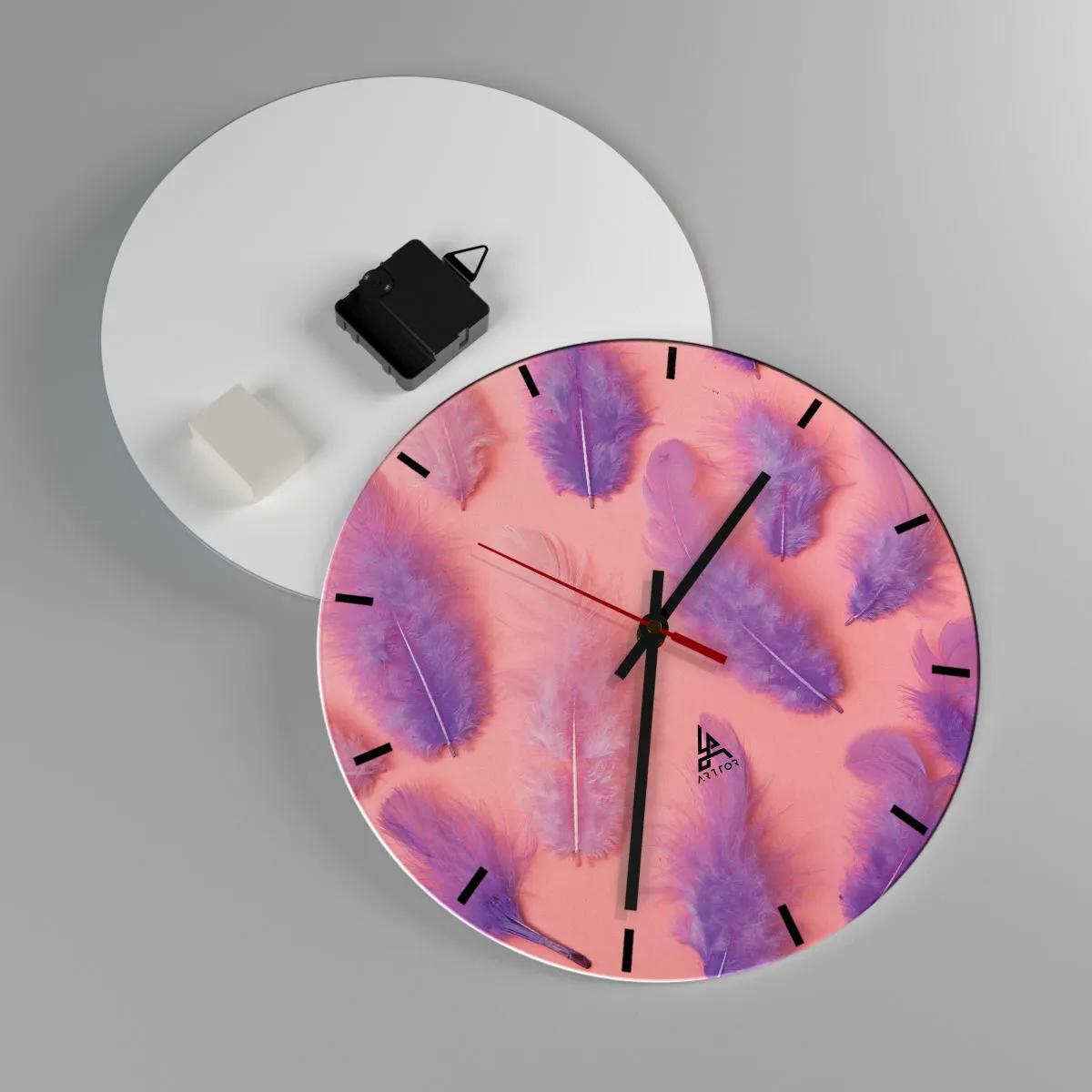Relógio de parede - Relógio em vidro - Penas roxas em um fundo rosa - 30x30cm - Ave lilás do desejo - Decoração de parede moderna para a sala de estar, cozinha e quarto ARTTOR