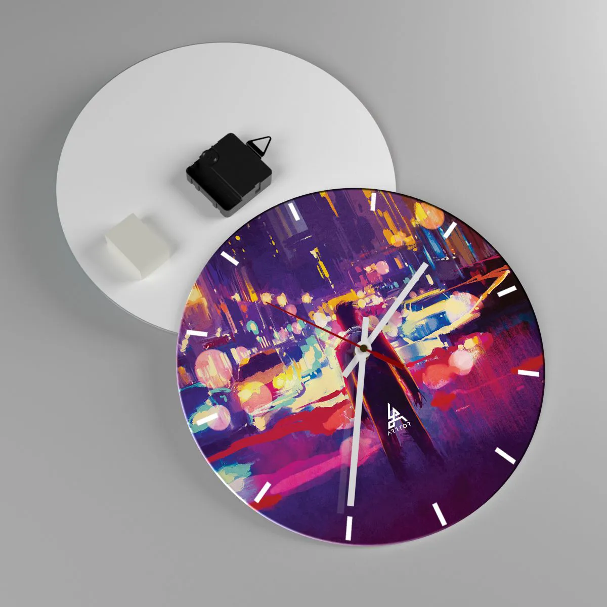 Ceas de perete - Ceas pe sticlă - O figură pe fundalul unui oraș colorat noaptea - 30x30cm - Scufundat în lumină - Decorațiune modernă pentru perete pentru living, bucătărie și dormitor ARTTOR