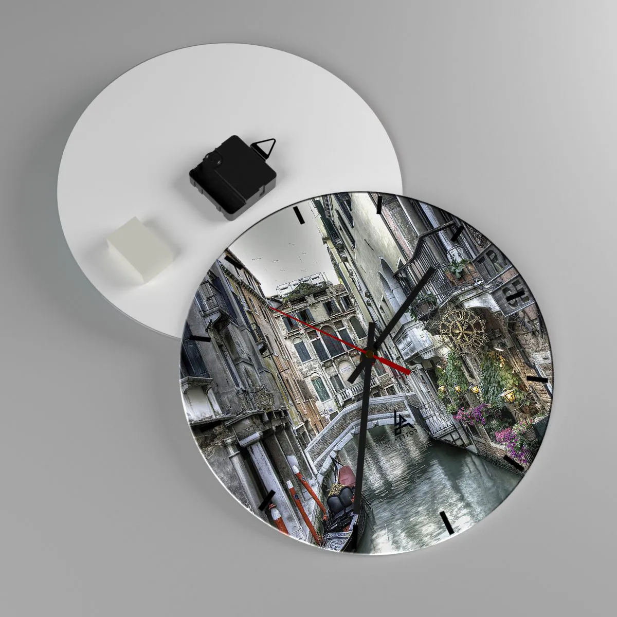 Relógio de parede - Relógio em vidro - Canal de Veneza com ponte, gôndola e edifícios históricos - 30x30cm - Há séculos em devaneio silencioso - Decoração de parede moderna para a sala de estar, cozinha e quarto ARTTOR