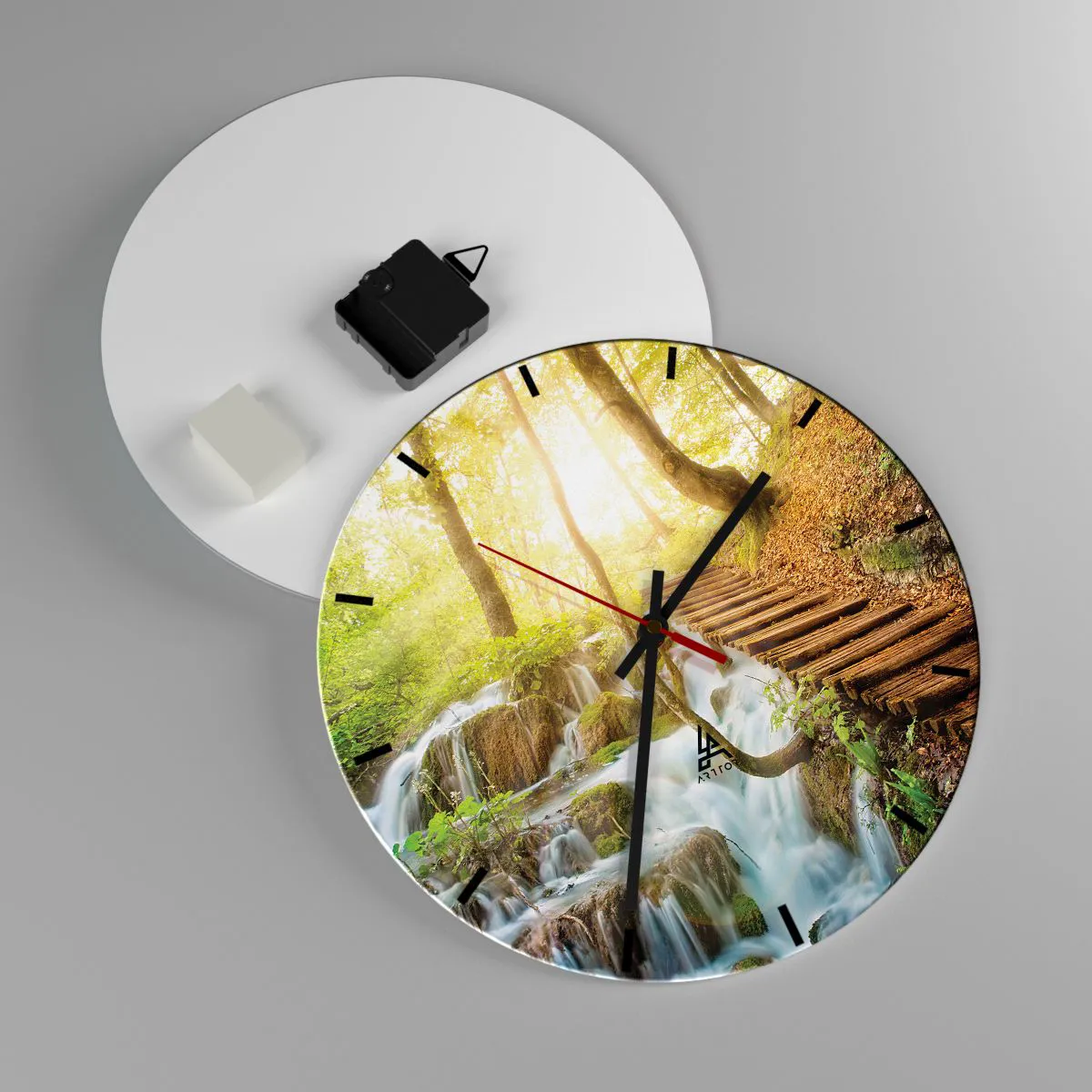 Wandklok - Klok - Een houten pad naast watervallen in een zonnig bos - 30x30cm - Een felbegeerde koelte - Moderne wanddecoratie voor woonkamer, keuken en slaapkamer ARTTOR