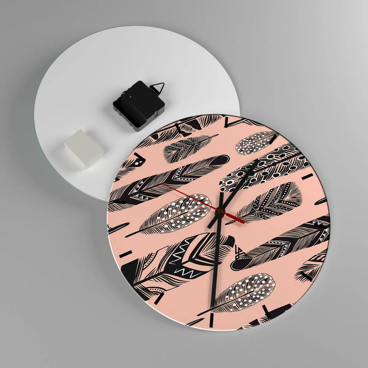 Nástenné hodiny - Dekoratívny motív čierneho peria na ružovom pozadí - 30x30cm - Indiánska kolekcia - Moderná nástenná dekorácia do obývacej izby, kuchyne a spálne ARTTOR