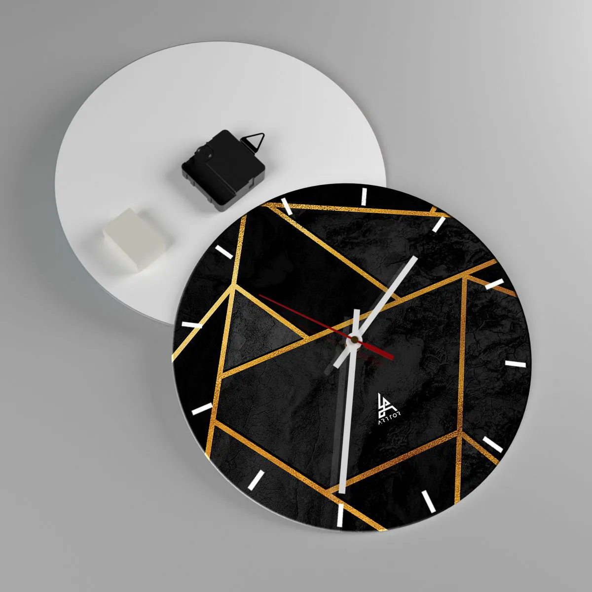 Relógio de parede - Relógio em vidro - Fundo preto com padrões geométricos dourados em um estilo elegante - 30x30cm - Escuridão e esplendor - Decoração de parede moderna para a sala de estar, cozinha e quarto ARTTOR