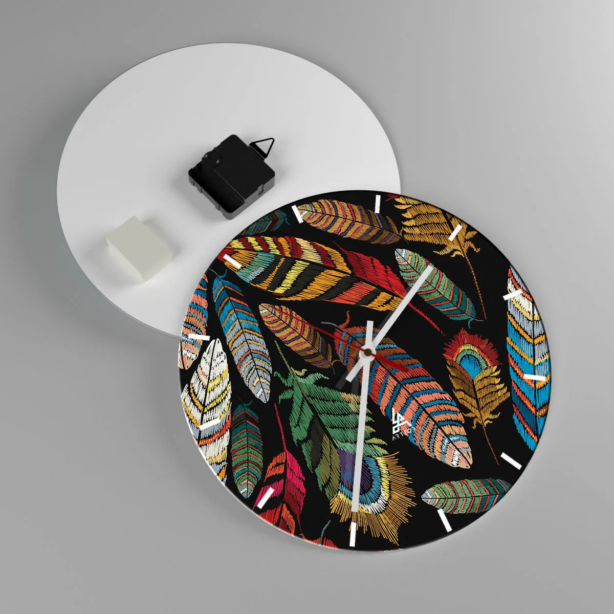 Nástenné hodiny - Farebné perie na čiernom pozadí v etnickom štýle - 30x30cm - Vtáčí karneval - Moderná nástenná dekorácia do obývacej izby, kuchyne a spálne ARTTOR