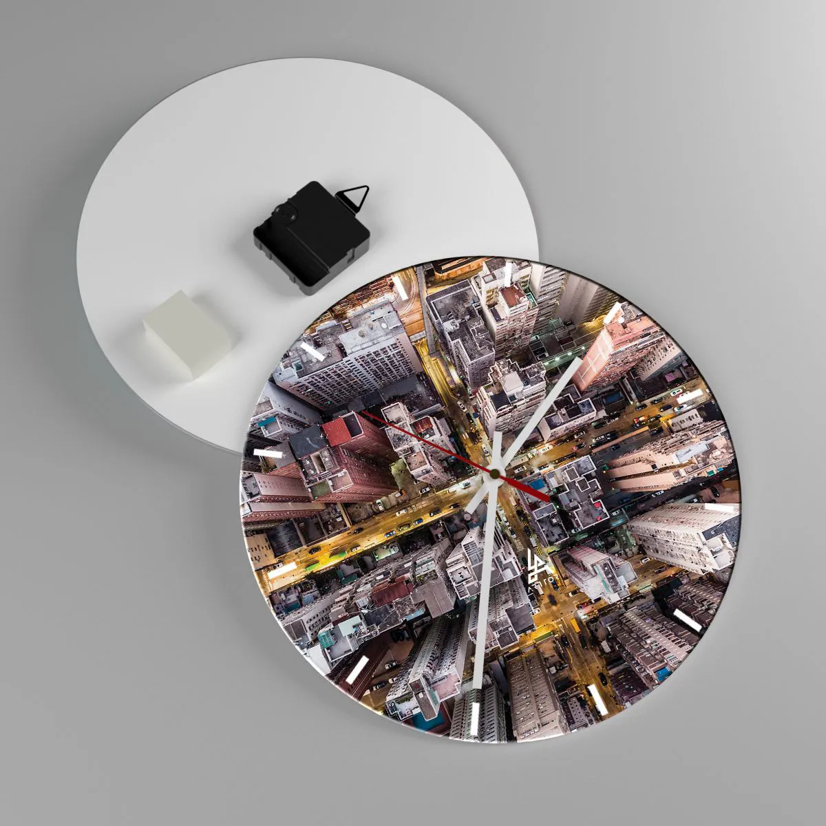 Nástenné hodiny - Letecký pohľad na mesto osvetlené v noci - 30x30cm - Pozdrav z Hongkongu - Moderná nástenná dekorácia do obývacej izby, kuchyne a spálne ARTTOR