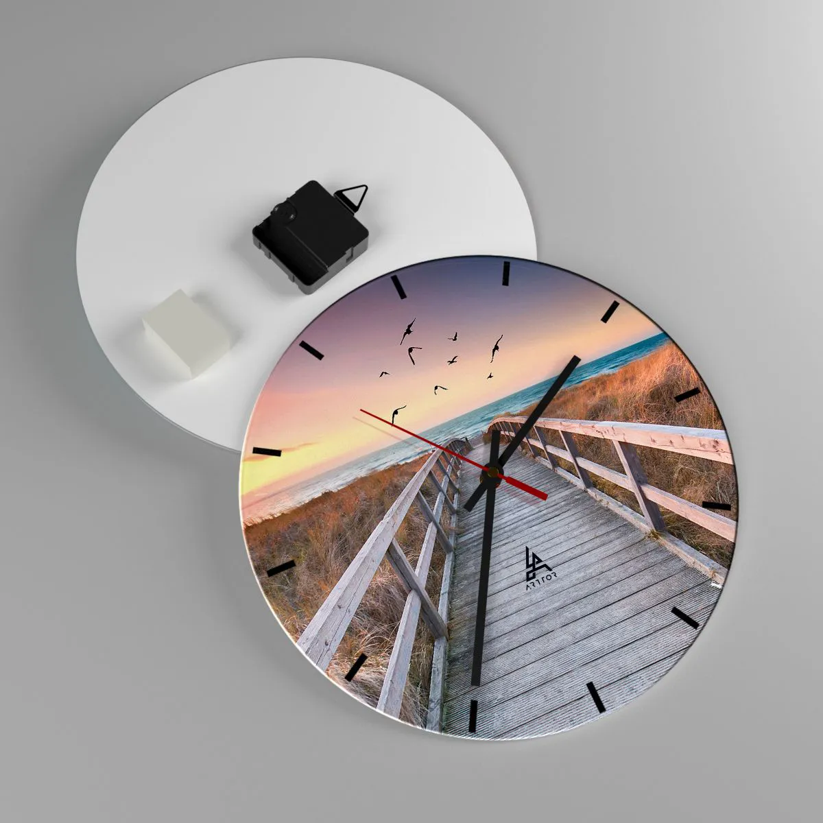 Relógio de parede - Relógio em vidro - Passarela de madeira que leva à praia ao pôr do sol - 30x30cm - O espaço das alturas - Decoração de parede moderna para a sala de estar, cozinha e quarto ARTTOR