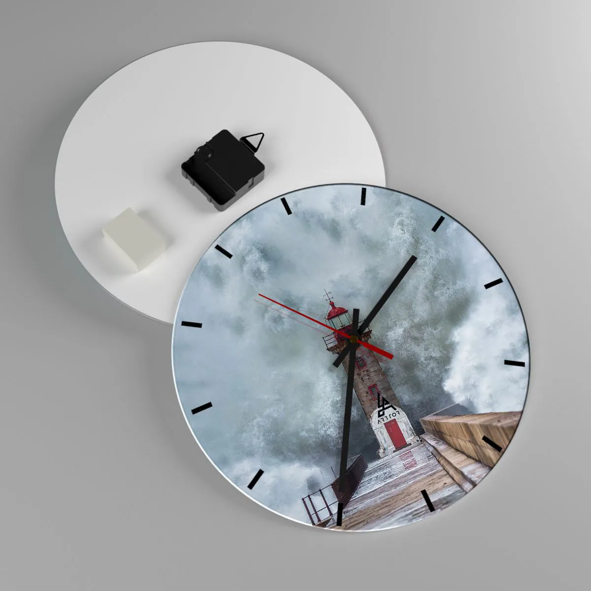 Vægur, Uret - Et fyrtårn midt i en kæmpe bølge, der slår mod bølgebryderen - 30x30cm - Vandets brusen, vindens susen, lyden af vinden - Moderne vægdekoration til stue, køkken og soveværelse ARTTOR