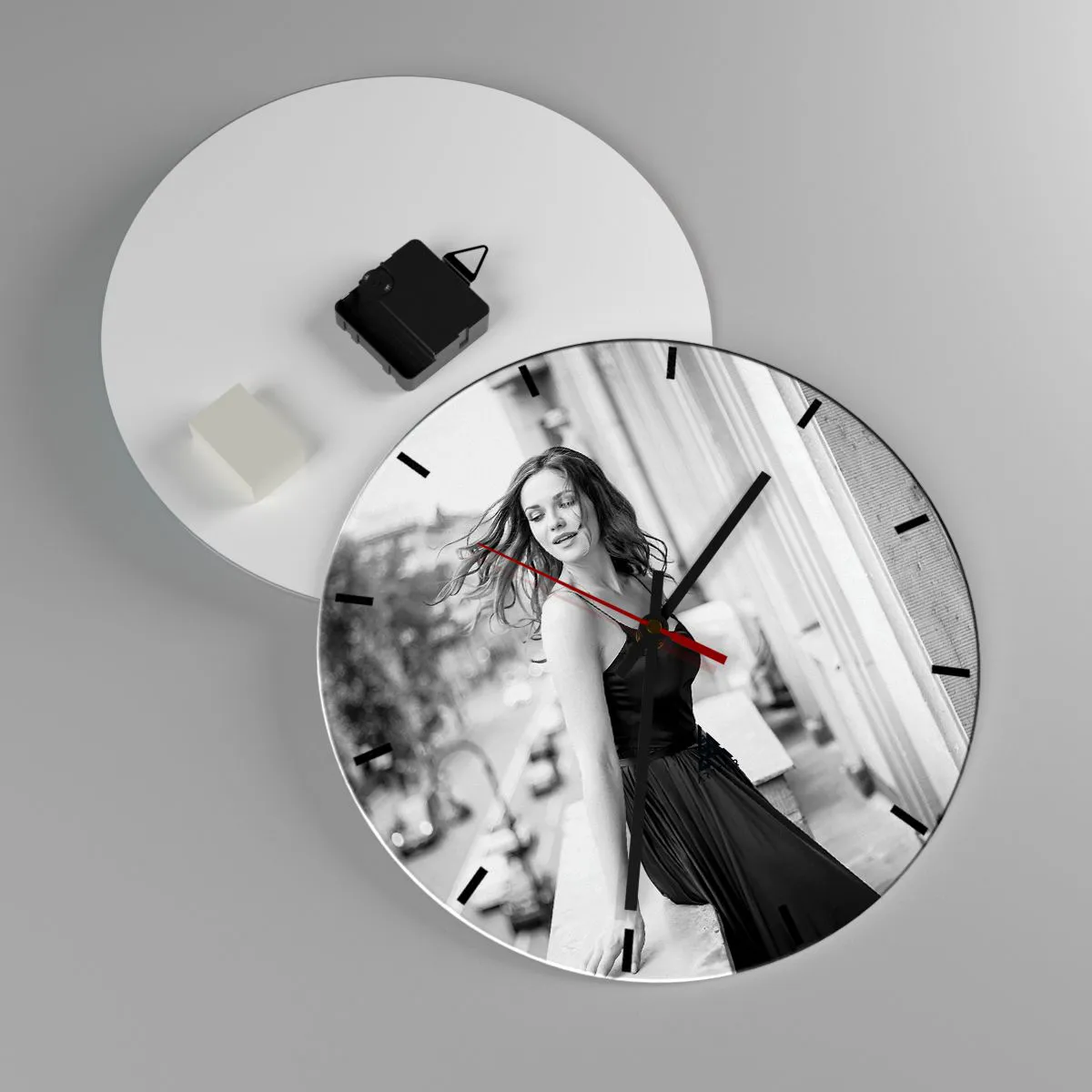 Reloj de pared - Reloj de vidrio - Brotes de protea con hojas de color verde azulado sobre un fondo blanco - 30x30cm - Ciertamente, parisina - Decoración de pared moderna para salón, cocina y dormitorio ARTTOR