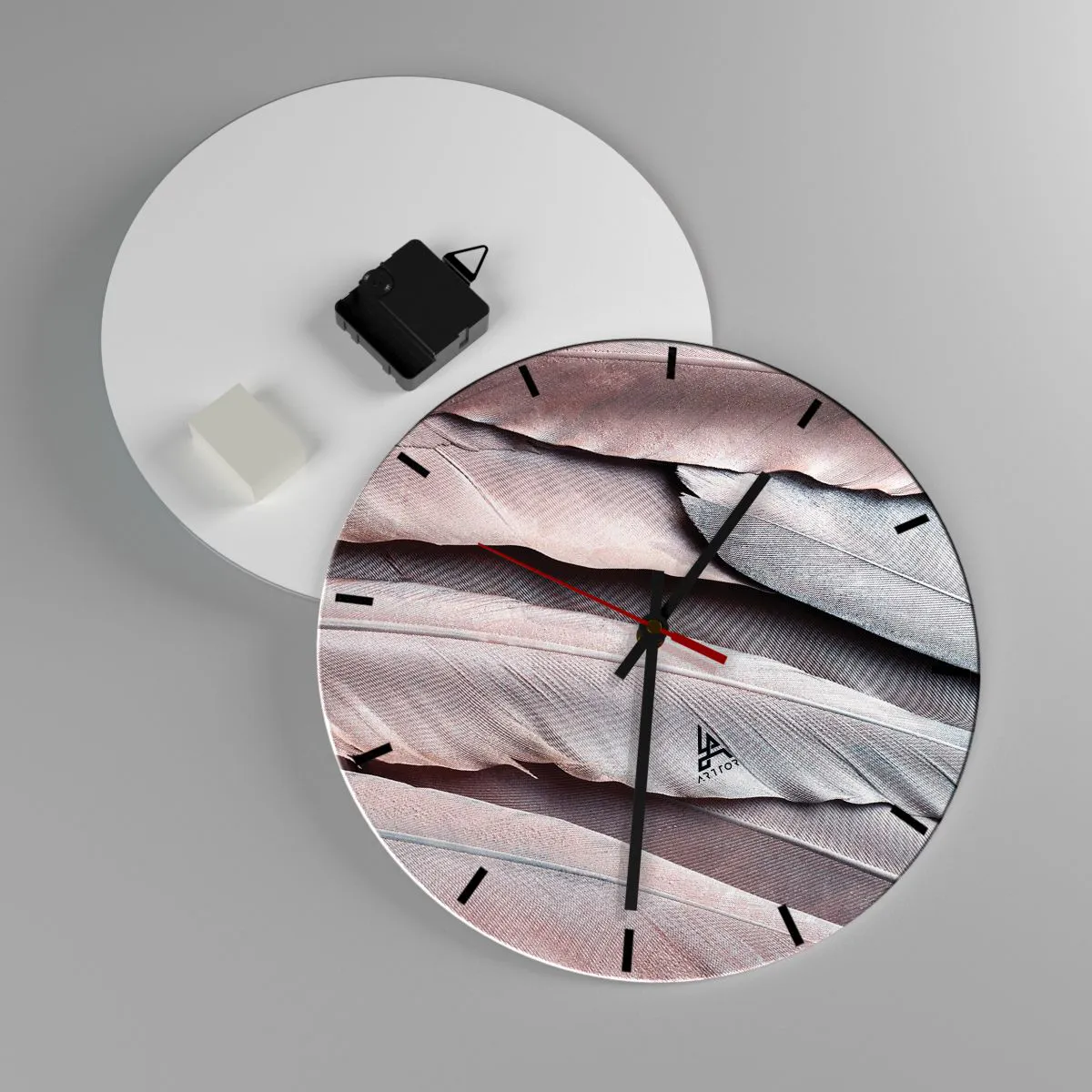 Relógio de parede - Relógio em vidro - Close-up de penas em tons de rosa e cinza - 30x30cm - Em prateado rosa - Decoração de parede moderna para a sala de estar, cozinha e quarto ARTTOR