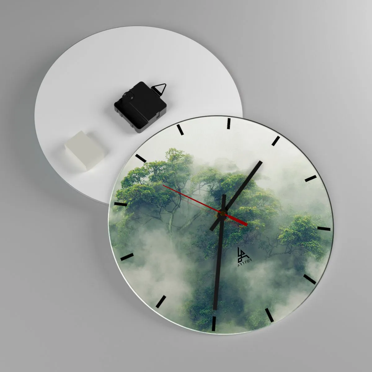 Väggklocka - Klocka på glas - Gröna träd höljda i mystisk dimma - 30x30cm - Insvept i dimma - Modern väggdekoration för vardagsrum, kök och sovrum ARTTOR