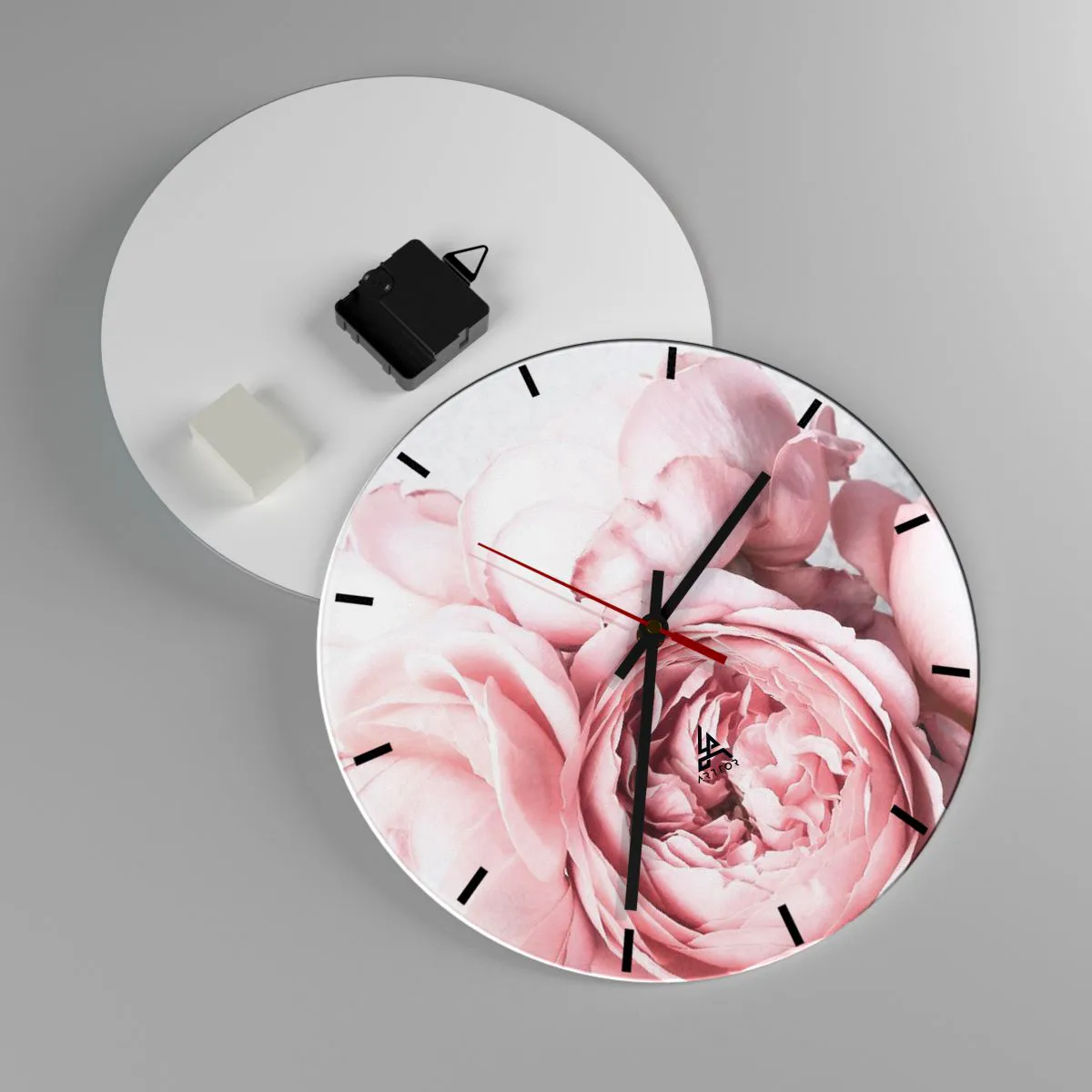 Nástěnné hodiny - Jemné růžové pivoňky v detailním záběru - 30x30cm - Pro romantiky - Moderní nástěnná dekorace do obývacího pokoje, kuchyně a ložnice ARTTOR