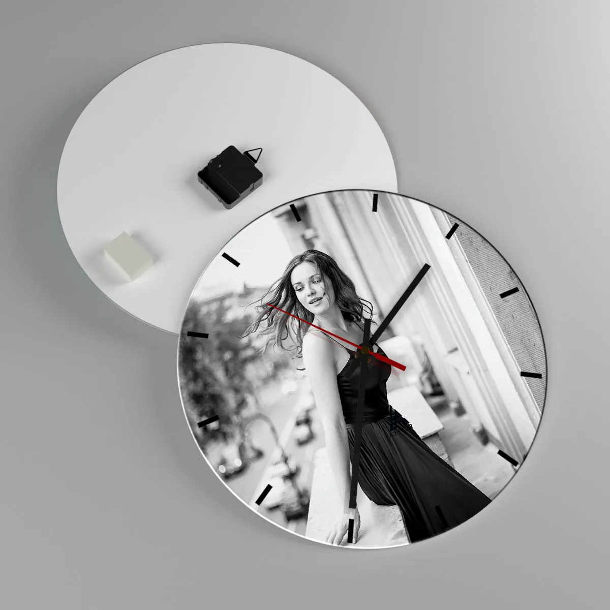 Nástenné hodiny - Určite Parížanka - 40x40 cm