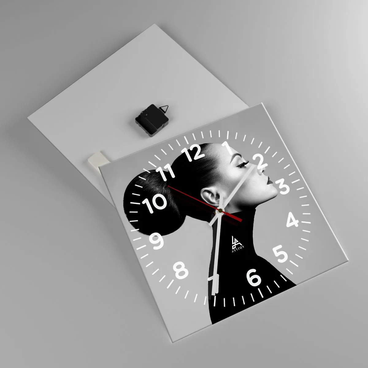 Falióra, Óra - Kortárs Nefretete - 40x40 cm