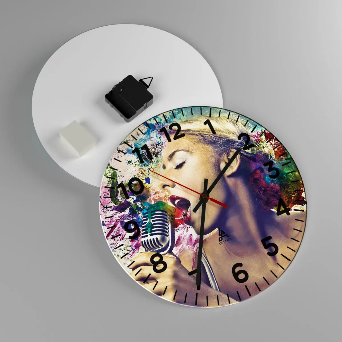 Relógio de parede - Relógio em vidro - Pintar o mundo com a voz - 30x30 cm
