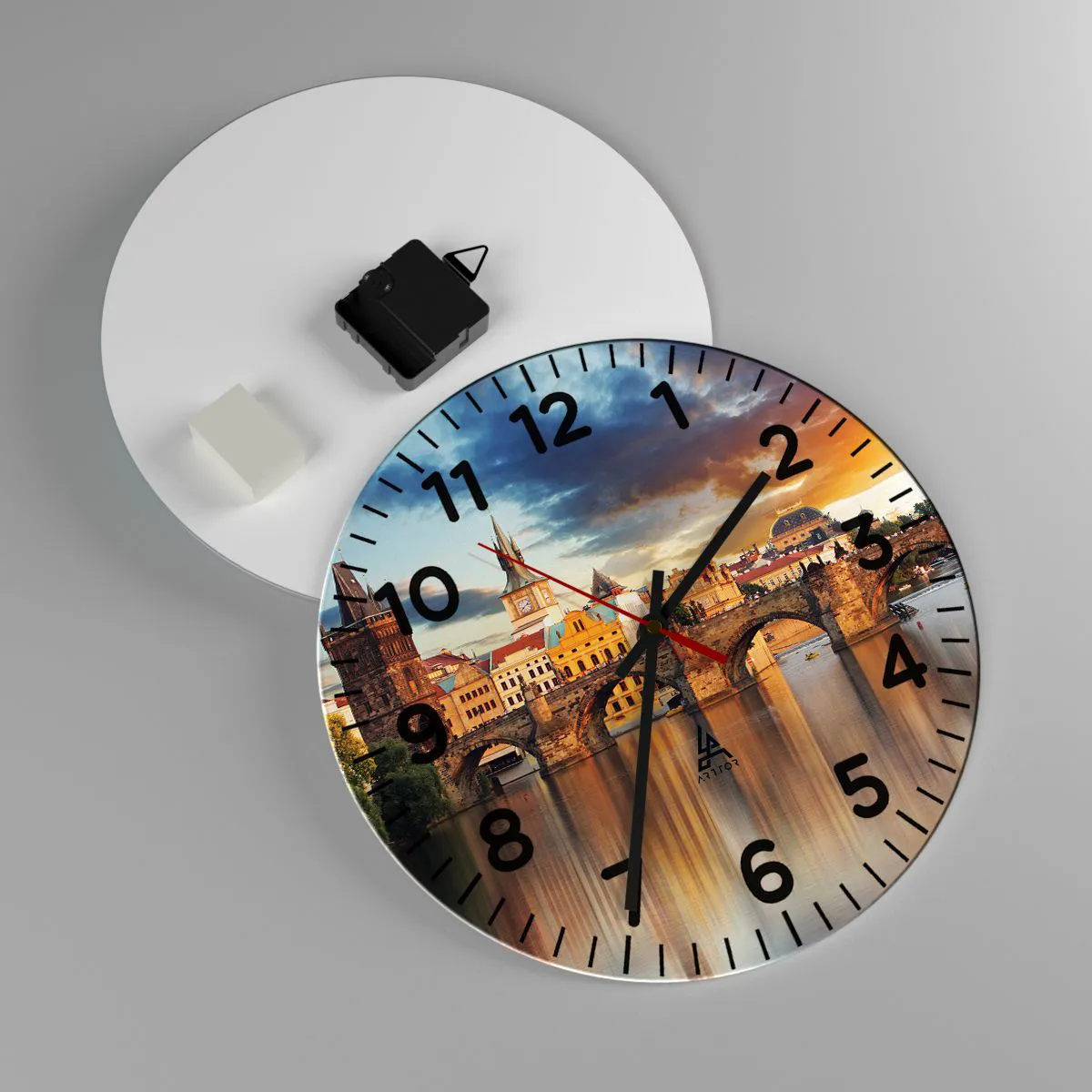 Nástěnné hodiny - Krásná od pradávna - 30x30 cm