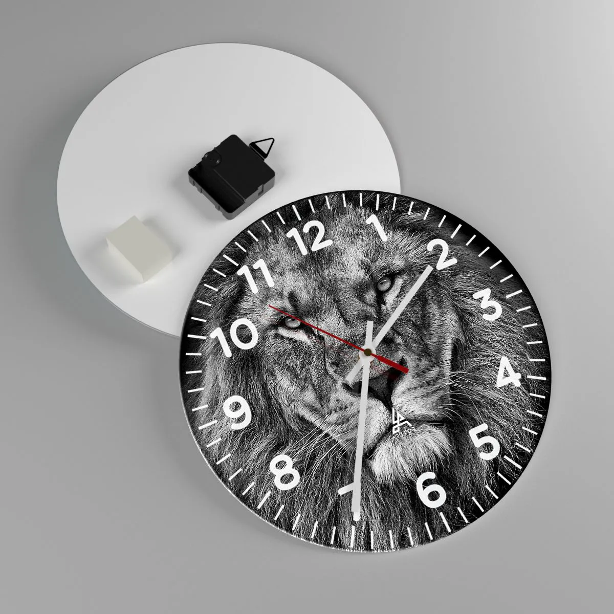 Nástenné hodiny - V korunovačnom odeve - 30x30 cm