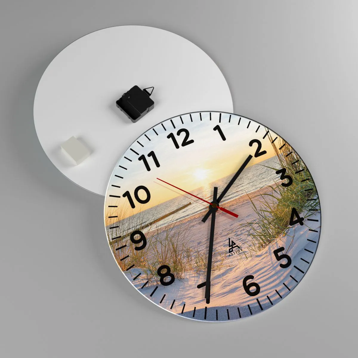 Vægur, Uret - Havet brummer, fuglene synger, en vild strand midt i græsset.... - 40x40 cm