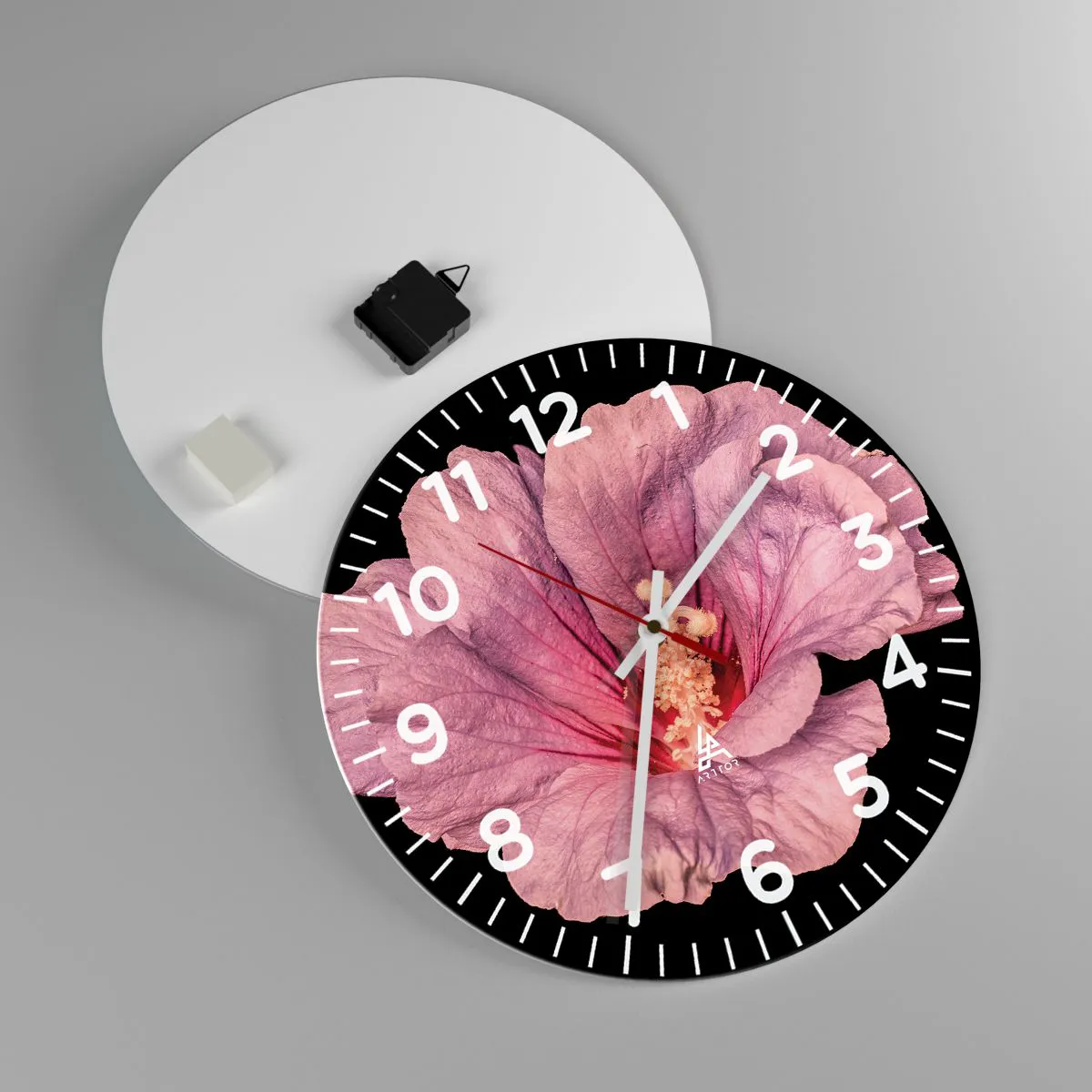 Väggklocka - Klocka på glas - Rakt till hjärtat - 40x40 cm