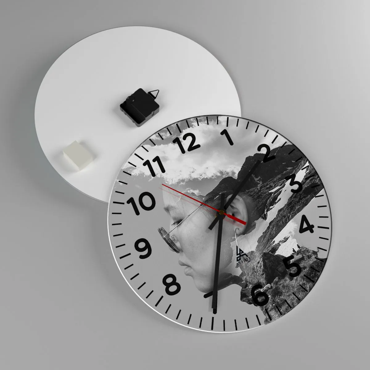 Nástěnné hodiny - Povznešen portrét v oblacích - 40x40 cm