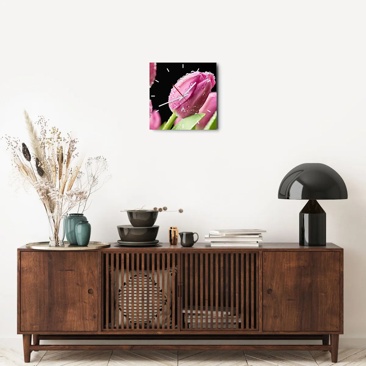 Wanduhr - Glasuhr - Rosa Tulpe mit Wassertropfen auf schwarzem Hintergrund - 30x30cm - Lila Traum im Tau - Moderne Wanddekoration für Wohnzimmer und Schlafzimmer ARTTOR