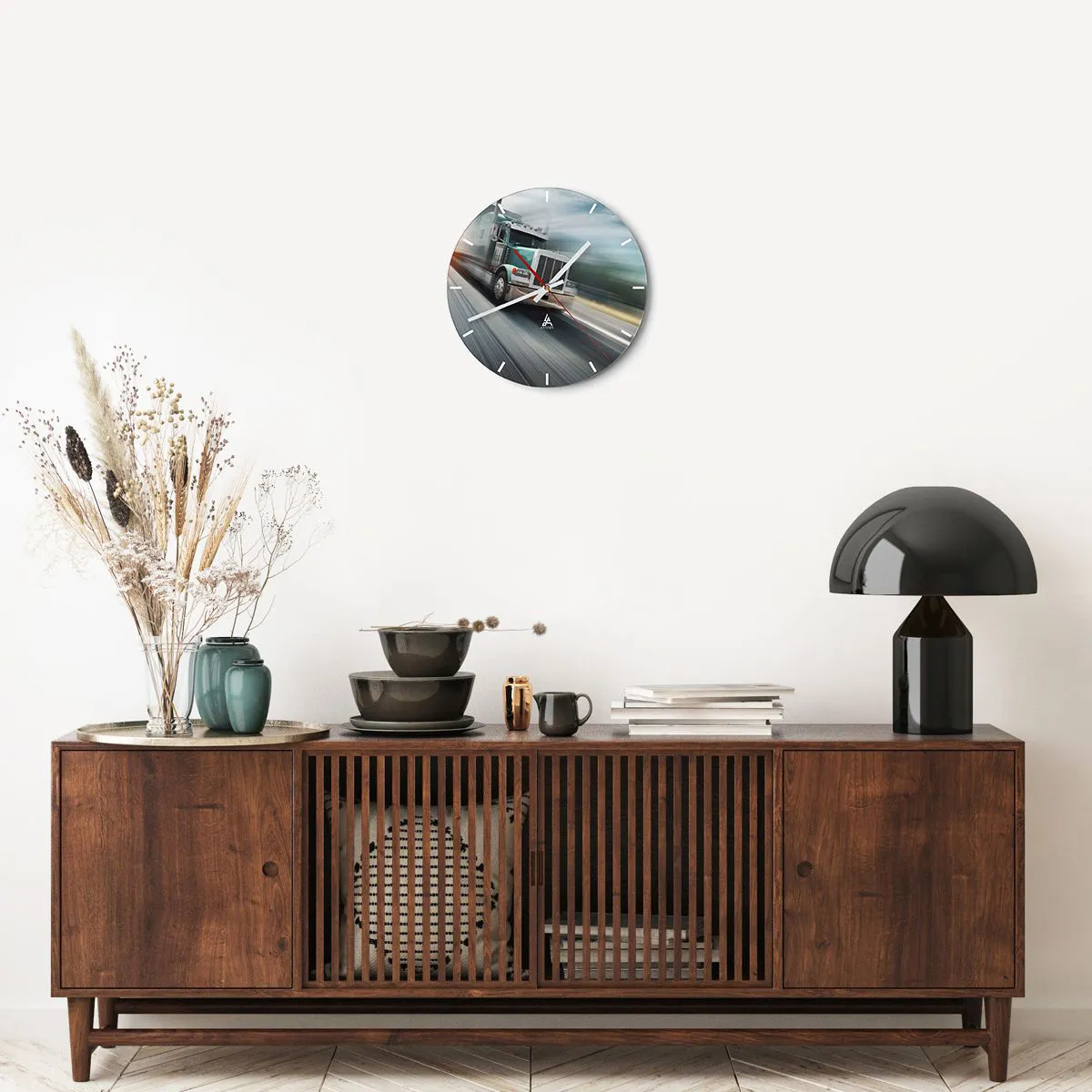Ceas de perete - Ceas pe sticlă - Un camion cu viteză mare pe șosea - 30x30cm - Gigant american în mișcare - Decorațiune modernă pentru perete pentru living, bucătărie și dormitor ARTTOR
