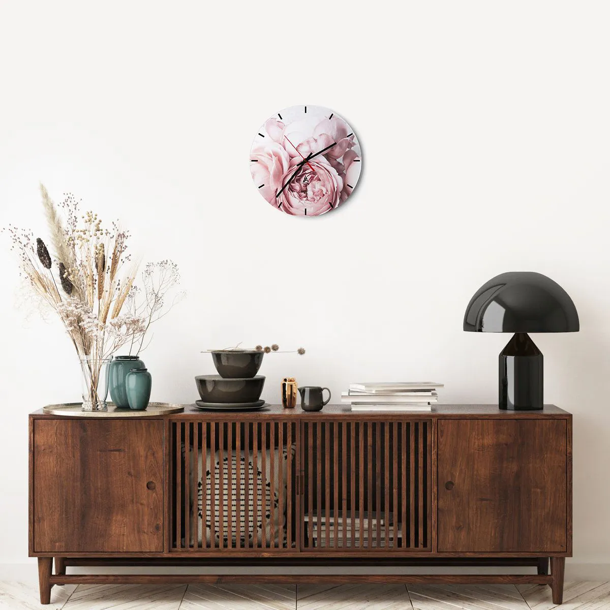 Nástěnné hodiny - Jemné růžové pivoňky v detailním záběru - 30x30cm - Pro romantiky - Moderní nástěnná dekorace do obývacího pokoje, kuchyně a ložnice ARTTOR