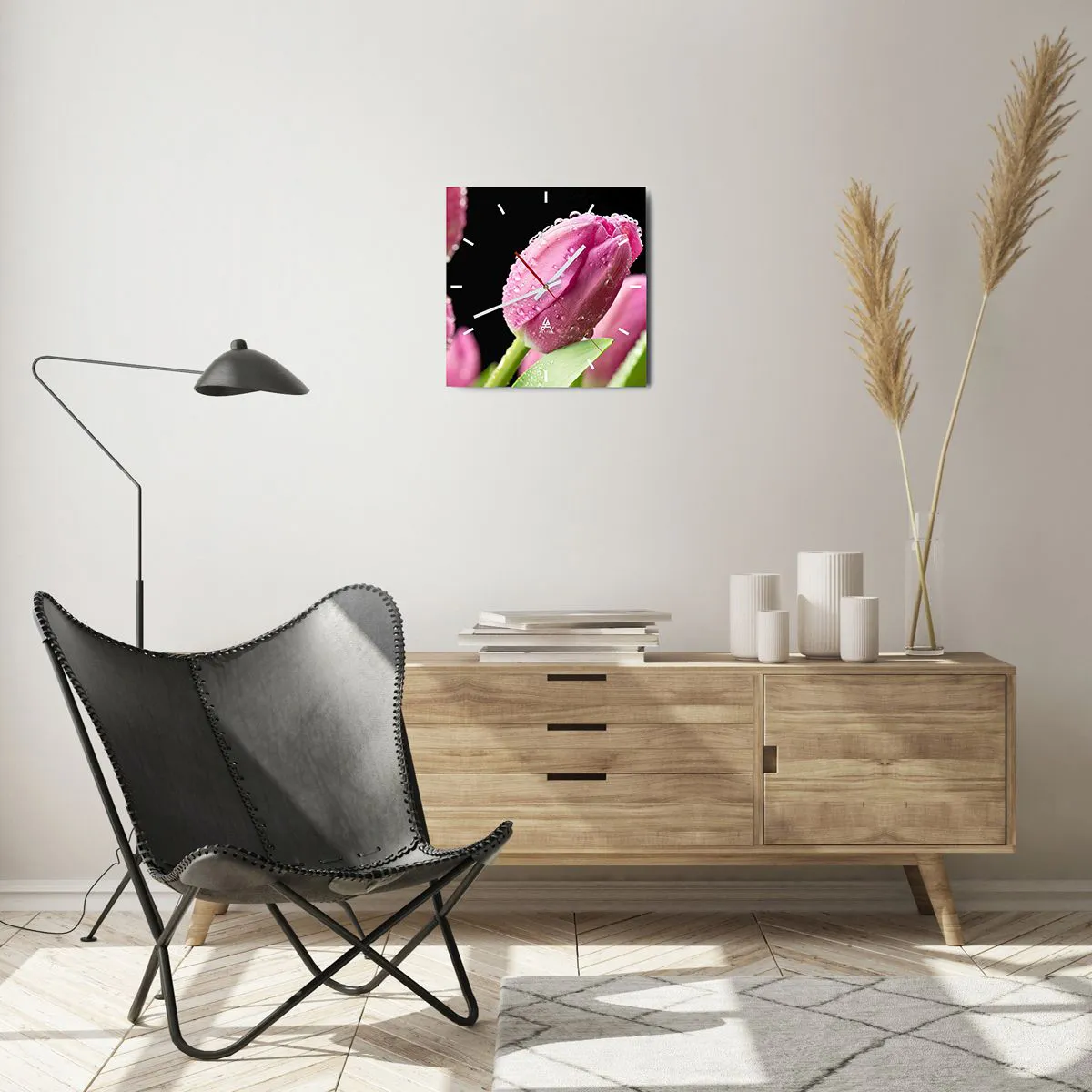 Wanduhr - Glasuhr - Rosa Tulpe mit Wassertropfen auf schwarzem Hintergrund - 30x30cm - Lila Traum im Tau - Moderne Wanddekoration für Wohnzimmer und Schlafzimmer ARTTOR