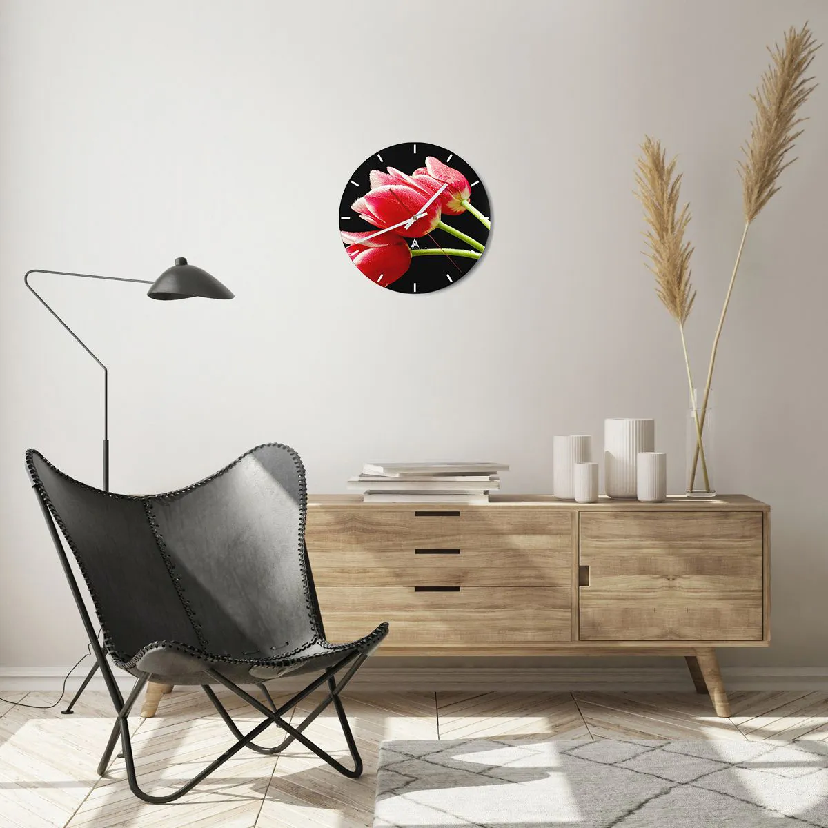 Ceas de perete - Ceas pe sticlă - Lalele roșii cu picături de apă pe fundal negru - 30x30cm - Promisiunea unei iubiri pure - Decorațiune modernă pentru perete pentru living, bucătărie și dormitor ARTTOR