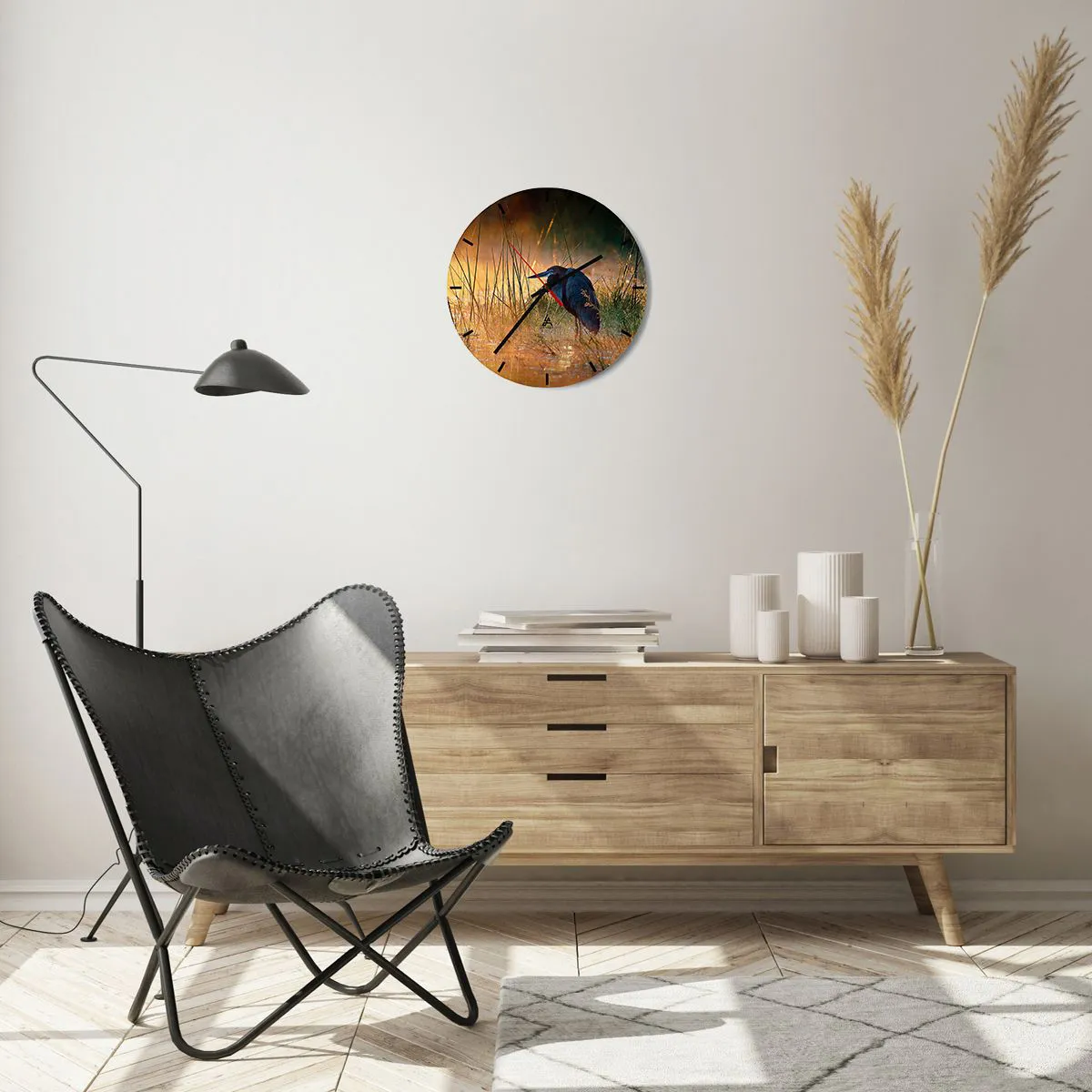 Vægur, Uret - En hejre mod en baggrund af græs i det varme morgenlys - 30x30cm - Giv mig en chance med disse billeder - Moderne vægdekoration til stue, køkken og soveværelse ARTTOR