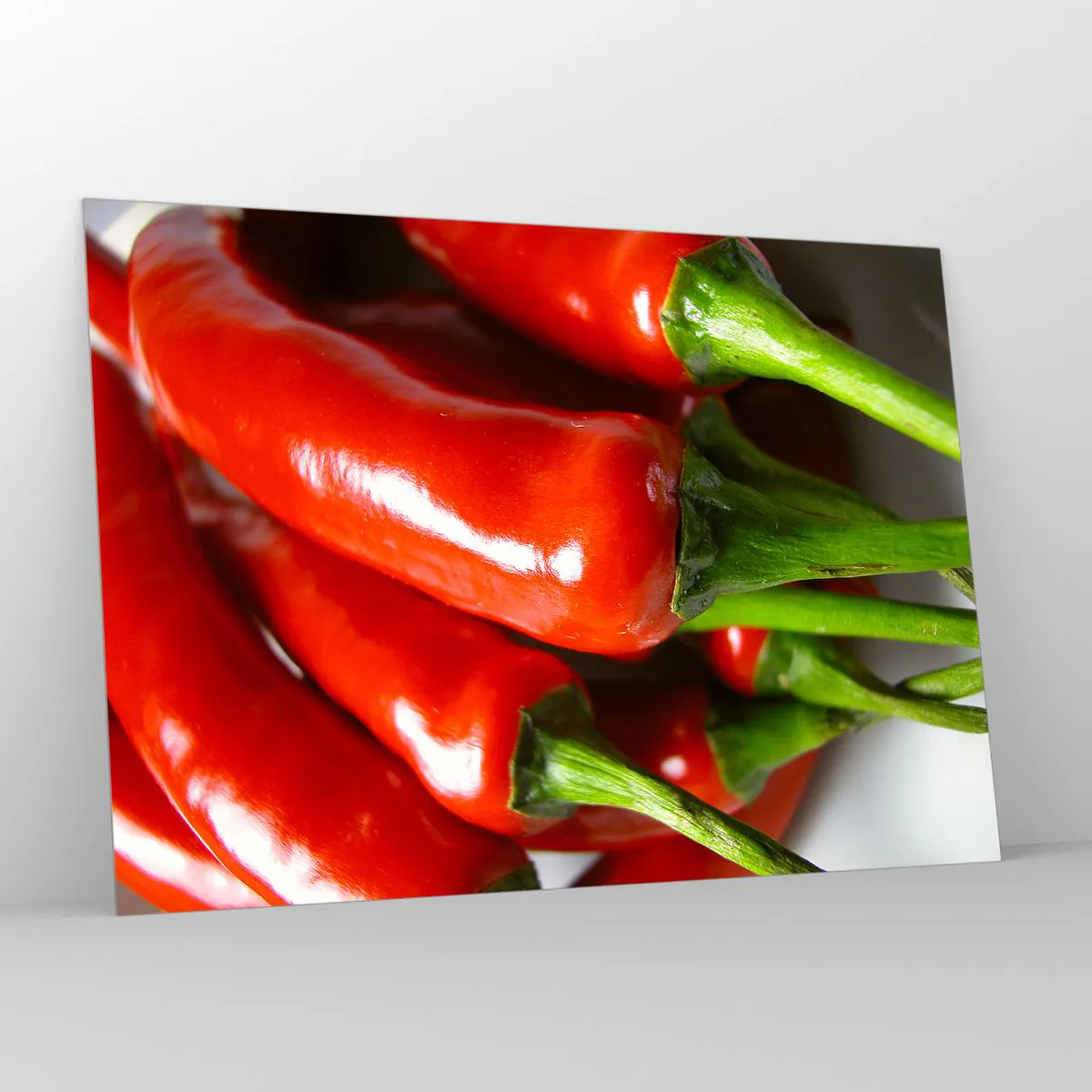 Quadro su vetro - Peperoncini rossi con gambi verdi - 100x70cm - Succosi, lisci e lucenti - Decorazione murale moderna per soggiorno e camera da letto ARTTOR