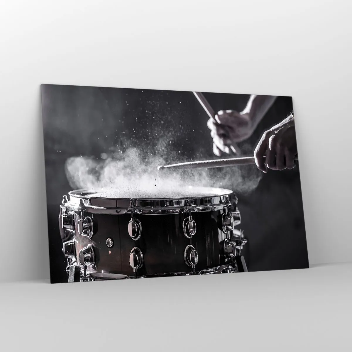 Obraz na szkle - Perkusja w ruchu z unoszącym się pudrem - 120x80cm - Puls muzyki - Nowoczesna dekoracja ścienna do salonu, kuchni i sypialni ARTTOR