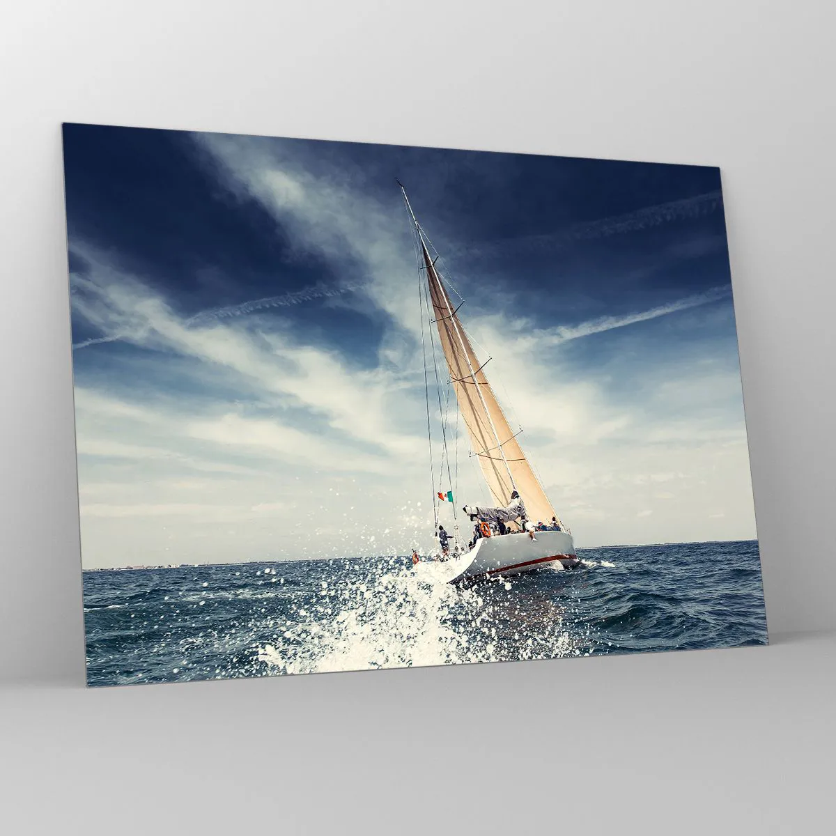 Cuadro sobre vidrio - Impresiones sobre Vidrio - Un yate navegando en un mar tempestuoso bajo un cielo azul. - 70x50cm - ¡No nos alcanzarán! - Decoración de pared moderna para salón y dormitorio ARTTOR