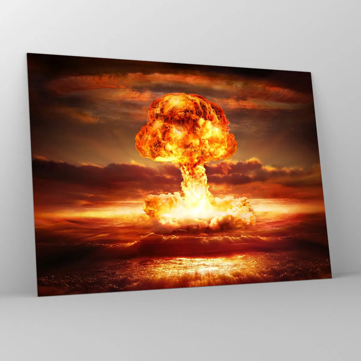 Glastavla - Bild på glas - En svampmolnsexplosion i solnedgångens intensiva färger - 70x50cm - Och så blir det slut - Modern väggdekoration för vardagsrum och sovrum ARTTOR