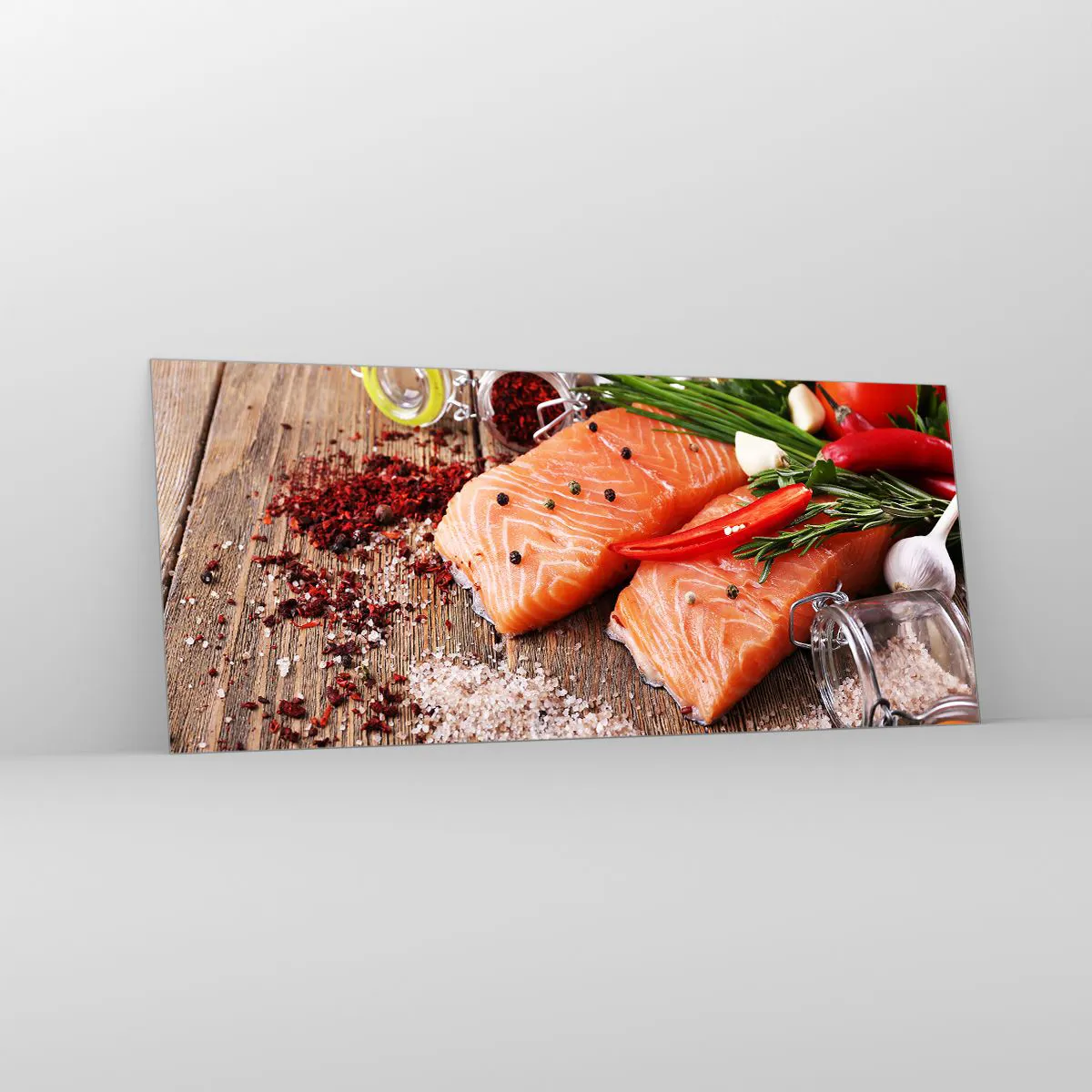 Cuadro sobre vidrio - Impresiones sobre Vidrio - Filetes de salmón con especias sobre fondo de madera. - 120x50cm - Una aventura noruega en la cocina - Decoración de pared moderna para salón y dormitorio ARTTOR