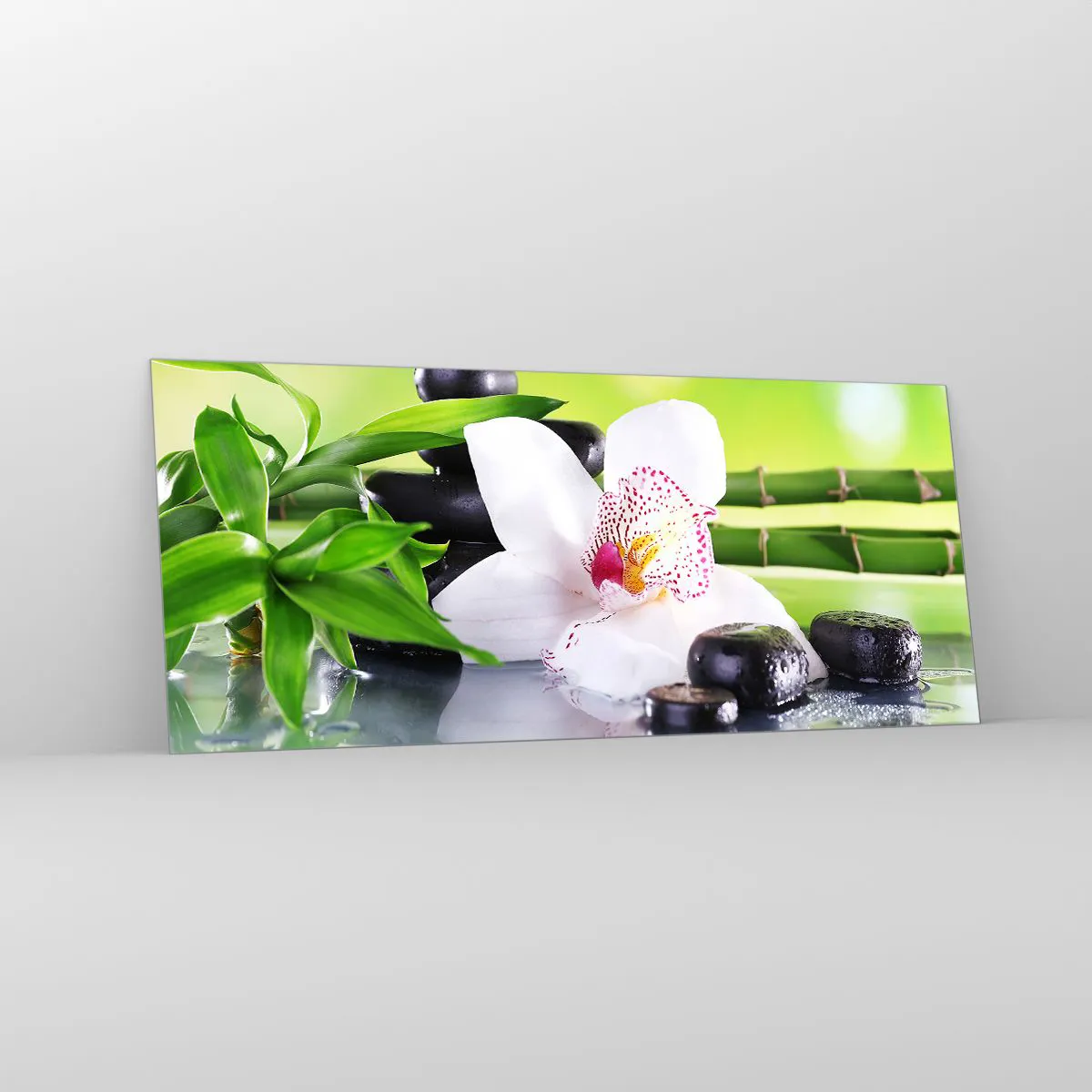 Obraz na szkle - Orchidea, kamienie i bambus w harmonijnej kompozycji spa - 120x50cm - Chłodna świeżość - Nowoczesna dekoracja ścienna do salonu i sypialni ARTTOR