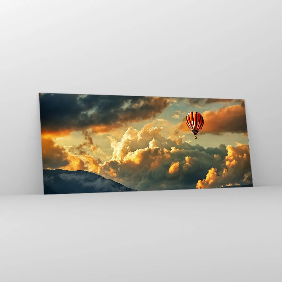 Quadro su vetro - Un pallone sullo sfondo di nuvole spettacolari - 120x50cm - Volo perché voglio - Decorazione murale moderna per soggiorno e camera da letto ARTTOR