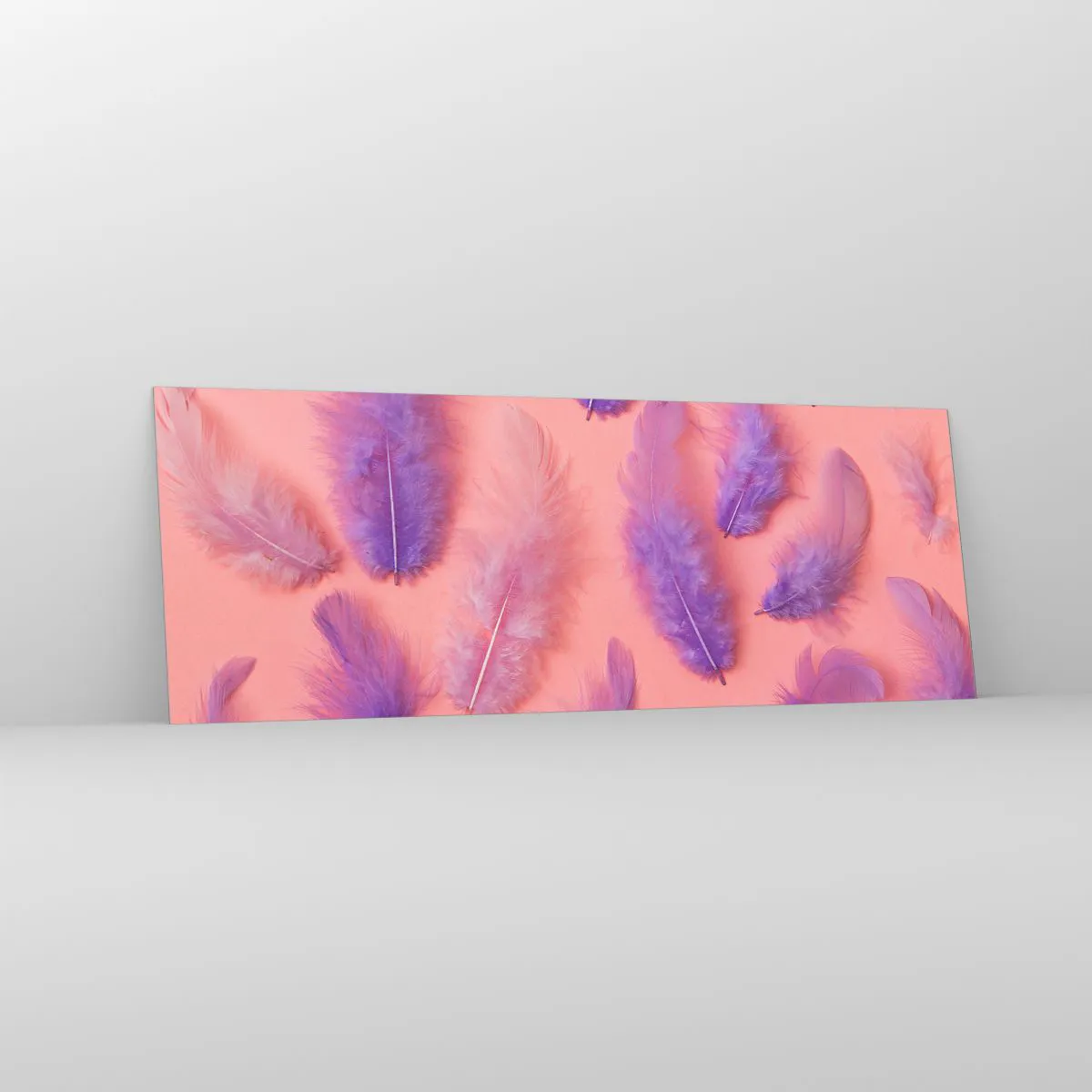 Quadro su vetro - Piume viola e rosa su uno sfondo pastello - 140x50cm - L'uccello lilla del desiderio - Decorazione murale moderna per soggiorno e camera da letto ARTTOR