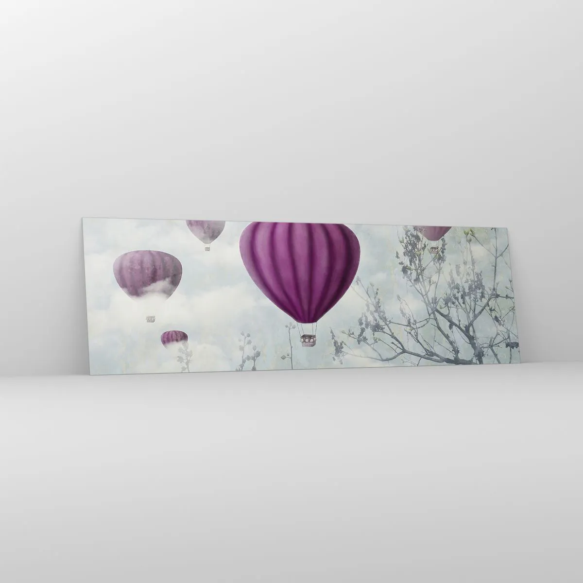 Cuadro sobre vidrio - Impresiones sobre Vidrio - Globos morados flotando sobre los árboles en las nubes. - 160x50cm - Surcando los cielos - Decoración de pared moderna para salón y dormitorio ARTTOR