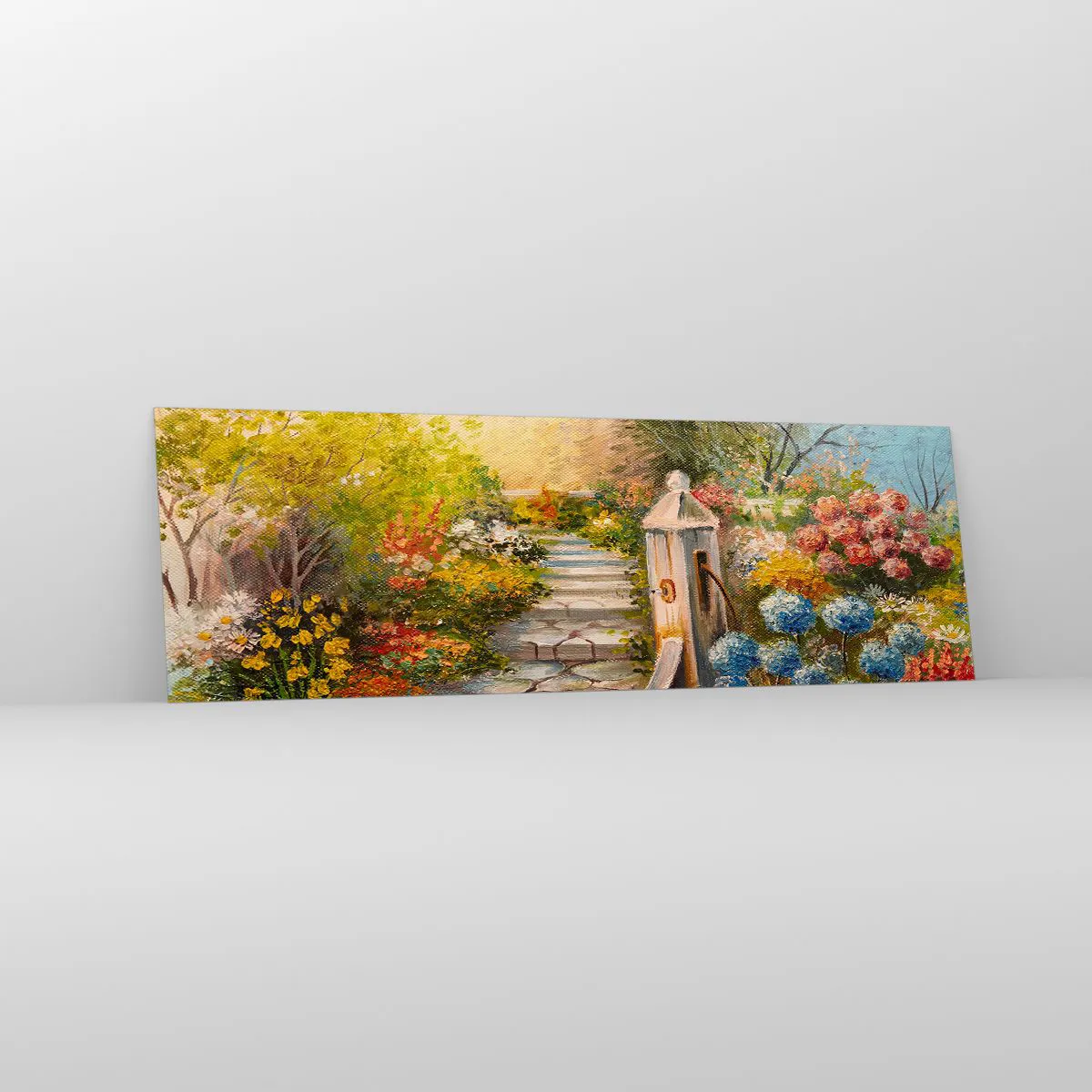 Glasbild - Bild auf glas - Ein malerischer Garten mit einem Brunnen und bunten Blumen - 160x50cm - In voller Blüte - Moderne Wanddekoration für Wohnzimmer und Schlafzimmer ARTTOR