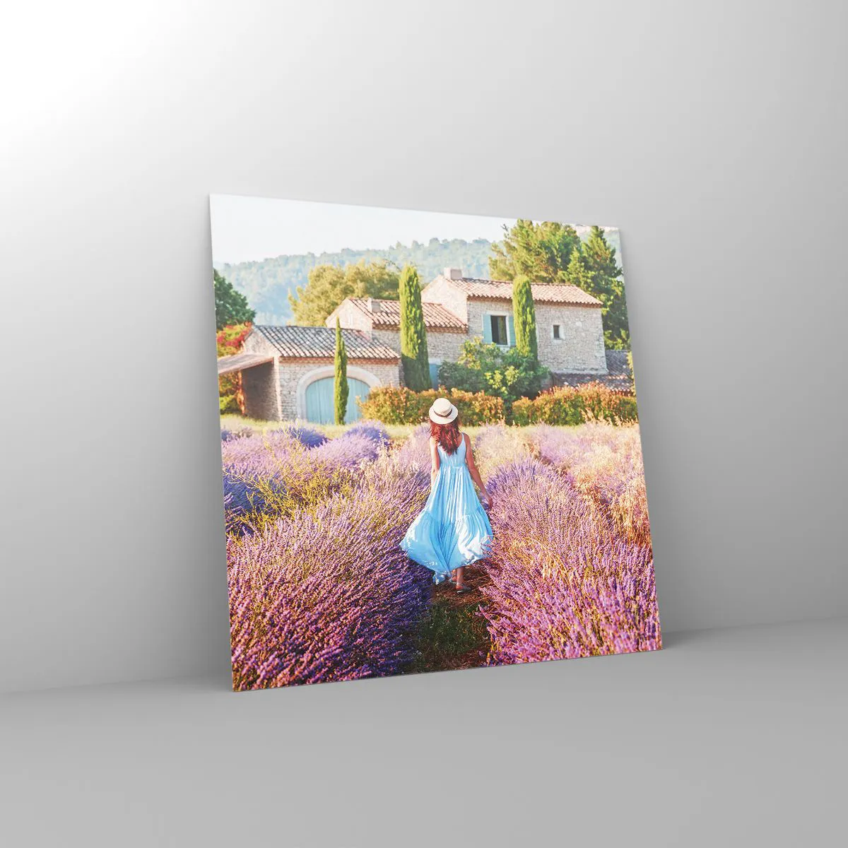 Billede på glas - Lavendel pige - 70x70 cm