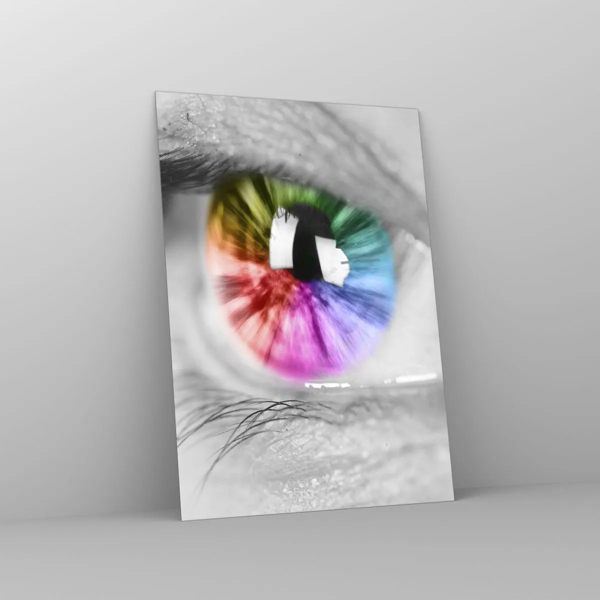 Obraz na szkle - Kolorowa tęczówka oka na czarno-białym tle - 50x70cm - Patrzeć na świat kolorowo - Nowoczesna dekoracja ścienna do salonu, kuchni i sypialni ARTTOR